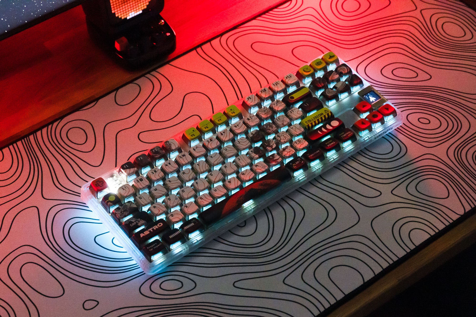 QwertyKey80 Astro Bluetooth Wireless Hotswap RGB QMK/VIA-L Gasket Mounted Tastatura Mecanica Gaming cu Ecran