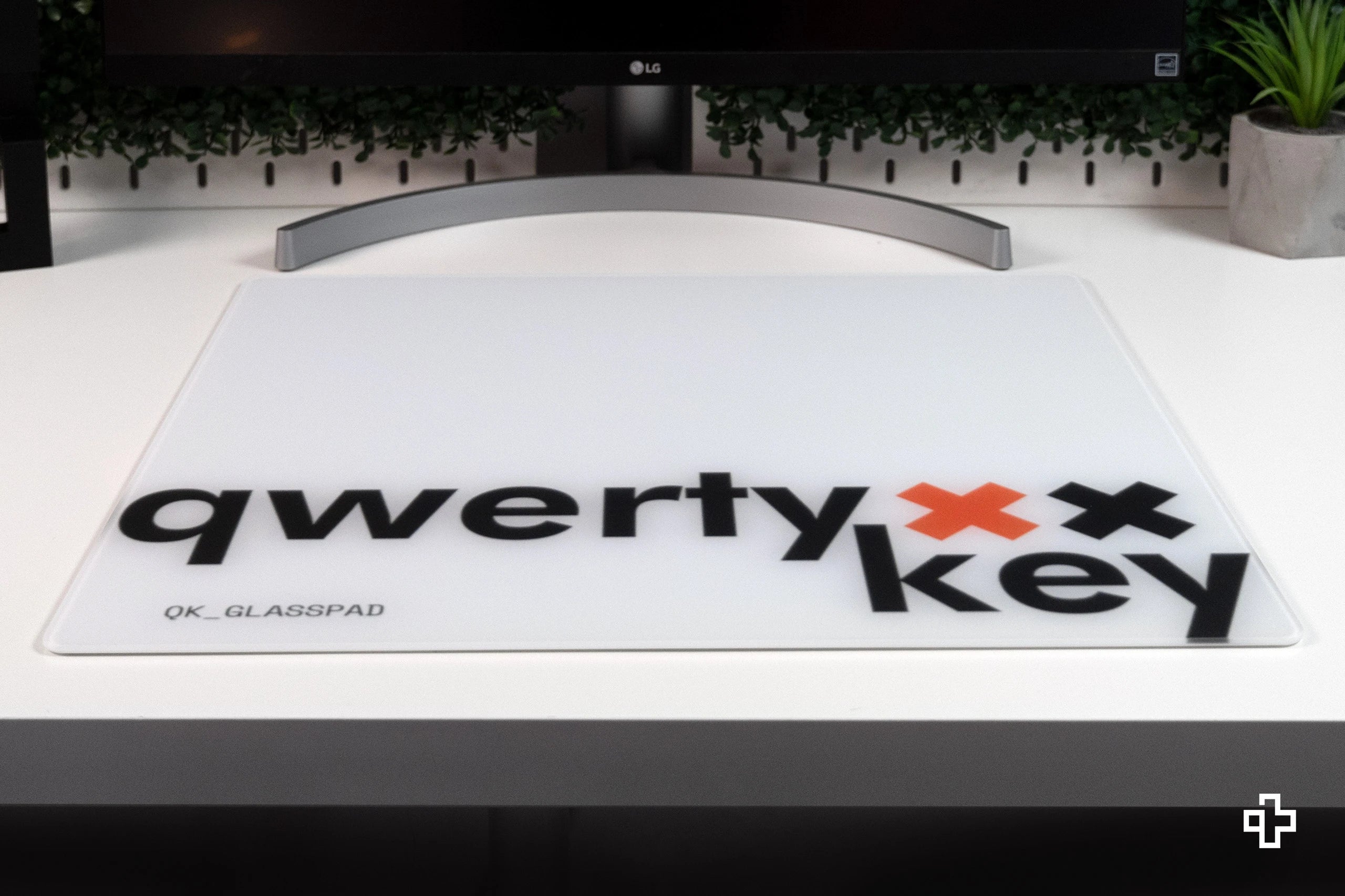 Mousepad Gaming QwertyKey Esports Glass Alb 3.2mm Anti-Slip TPU