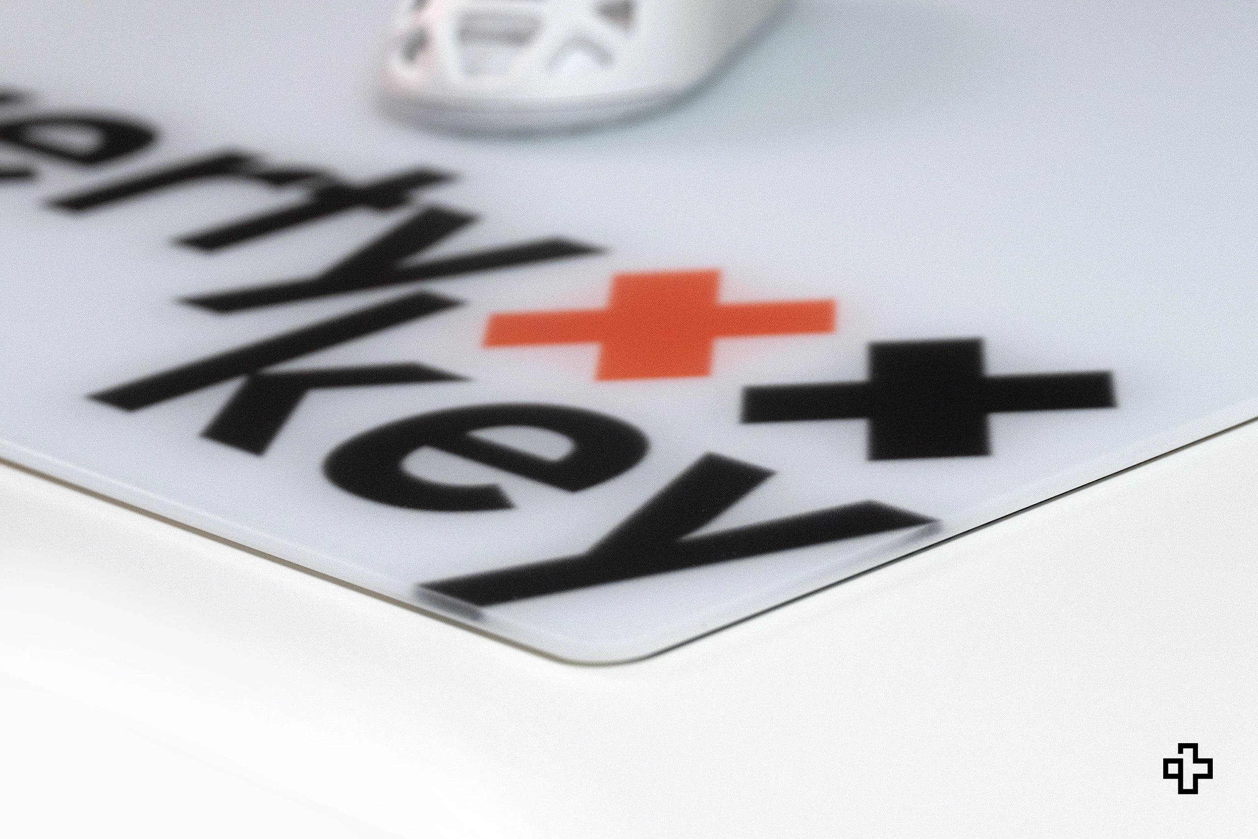 Mousepad Gaming QwertyKey Esports Glass Alb 3.2mm Anti-Slip TPU