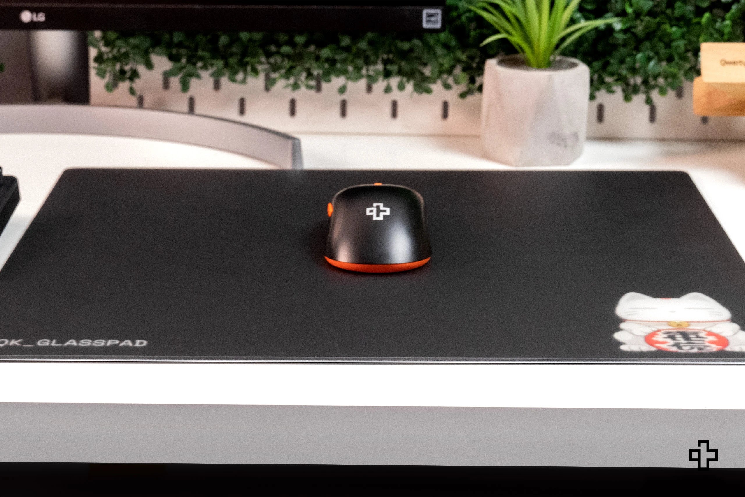 Mousepad Gaming QwertyKey Esports Glass MOMO 3.2mm Anti-Slip TPU