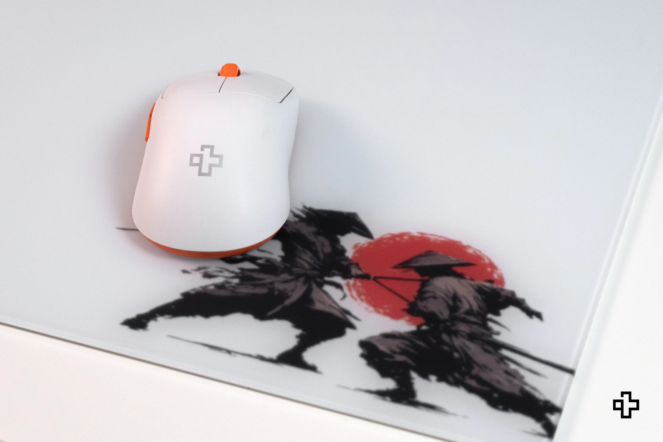 Mousepad Gaming QwertyKey Esports Glass Striker 3.2mm Anti-Slip TPU