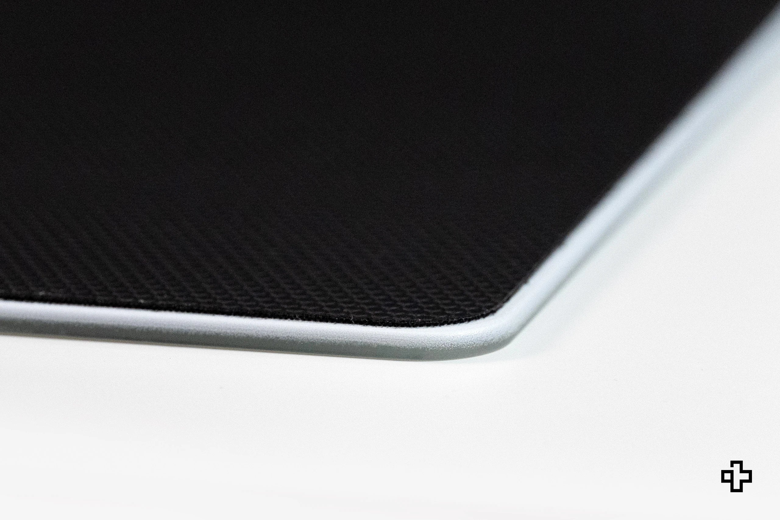 Mousepad Gaming QwertyKey Esports Glass Striker 3.2mm Anti-Slip TPU