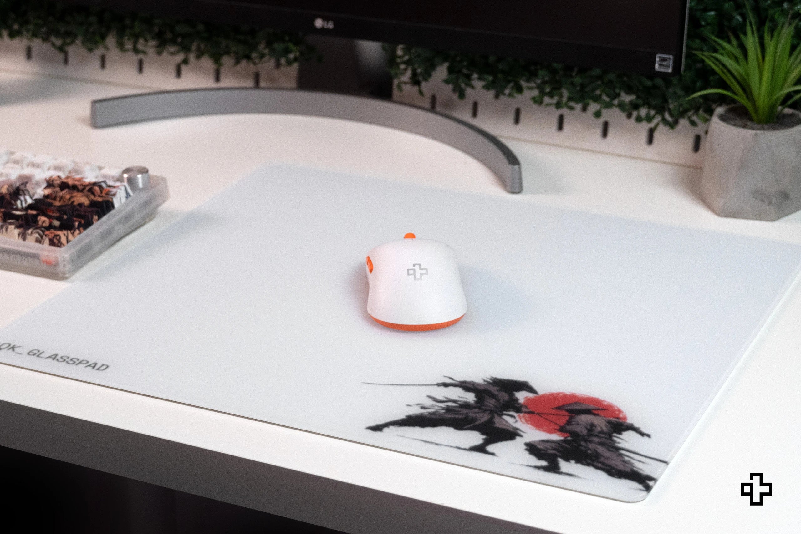 Mousepad Gaming QwertyKey Esports Glass Striker 3.2mm Anti-Slip TPU