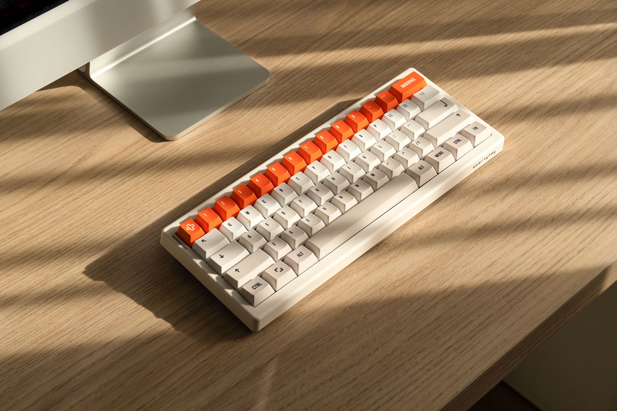 QwertyKey61 PRO Alba Hotswap RGB VIA Gasket Mounted Tastatura Mecanica Gaming