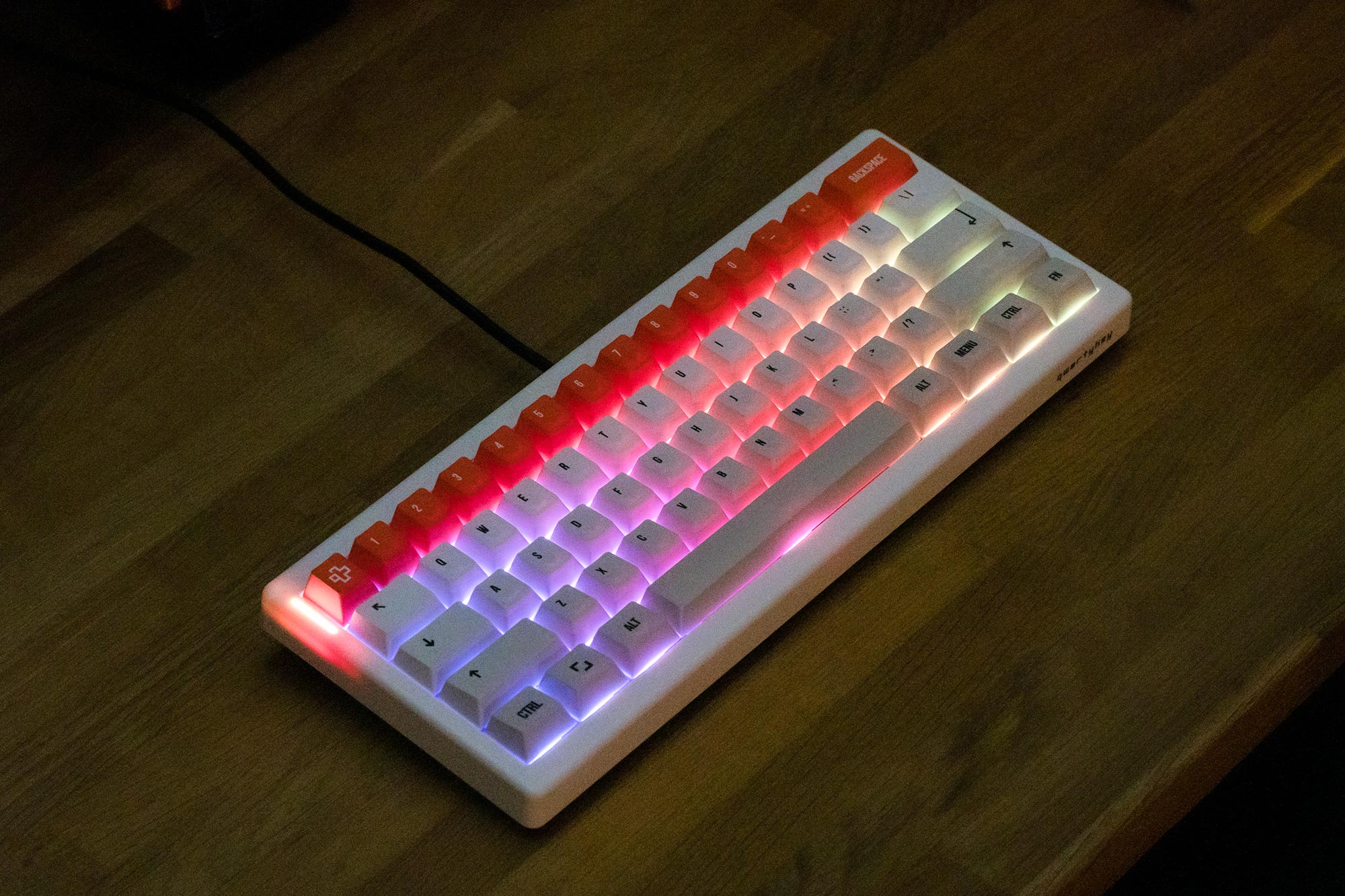QwertyKey61 PRO Alba Hotswap RGB VIA Gasket Mounted Tastatura Mecanica Gaming