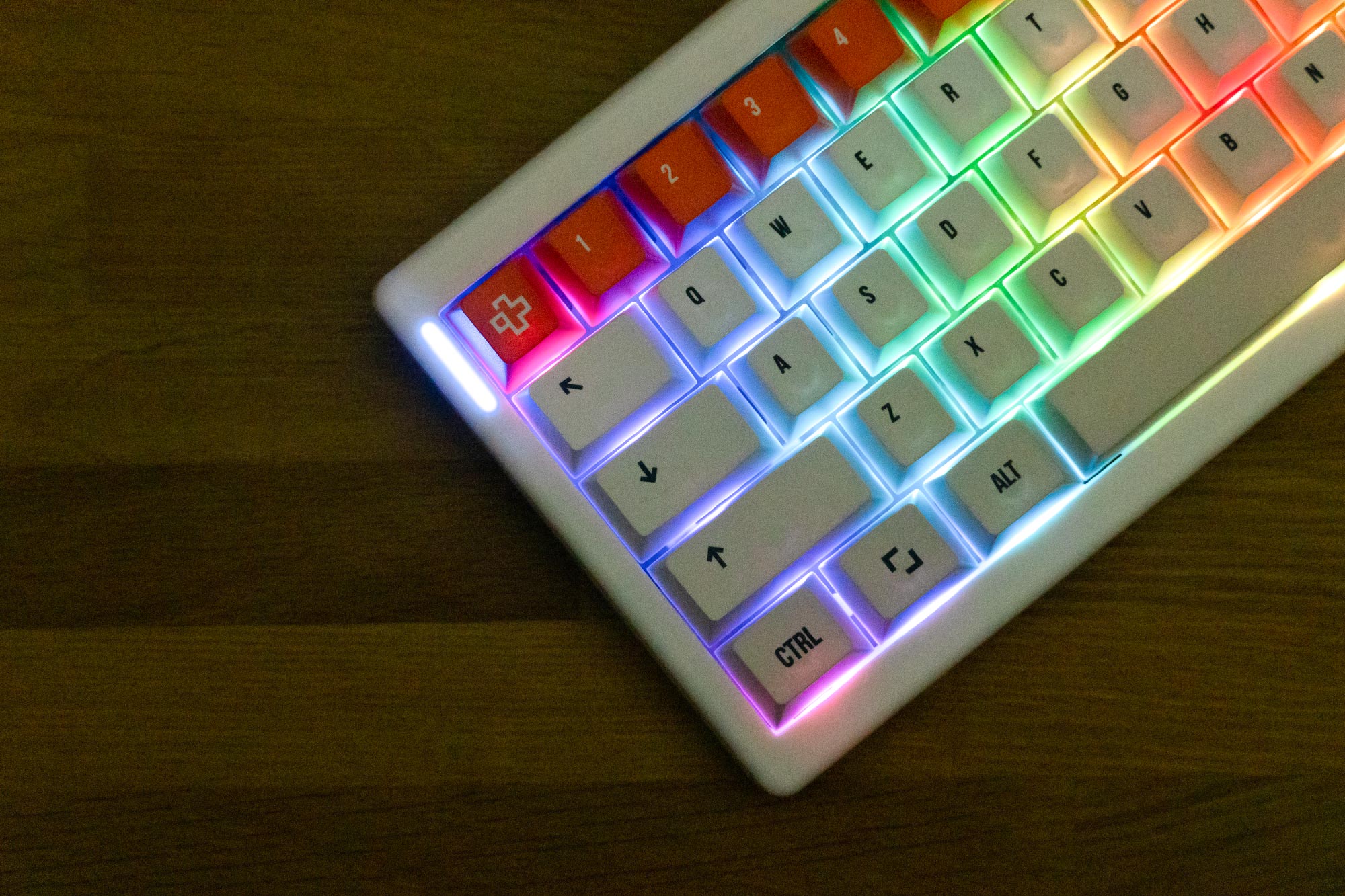 QwertyKey61 PRO Alba Hotswap RGB VIA Gasket Mounted Tastatura Mecanica Gaming
