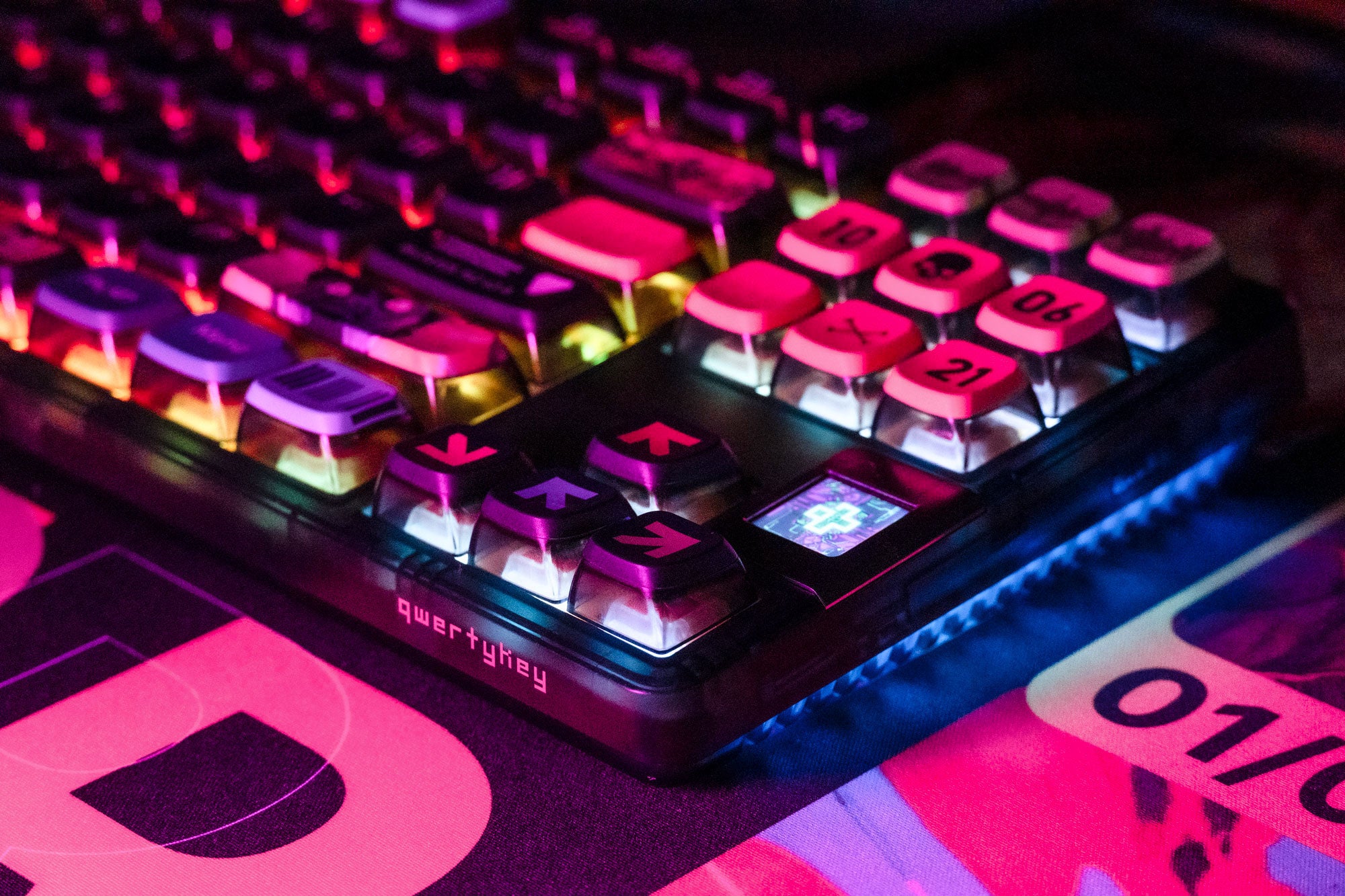 QwertyKey80 War Bluetooth Wireless Hotswap RGB QMK/VIA Gasket Mounted Tastatura Mecanica Gaming cu Ecran