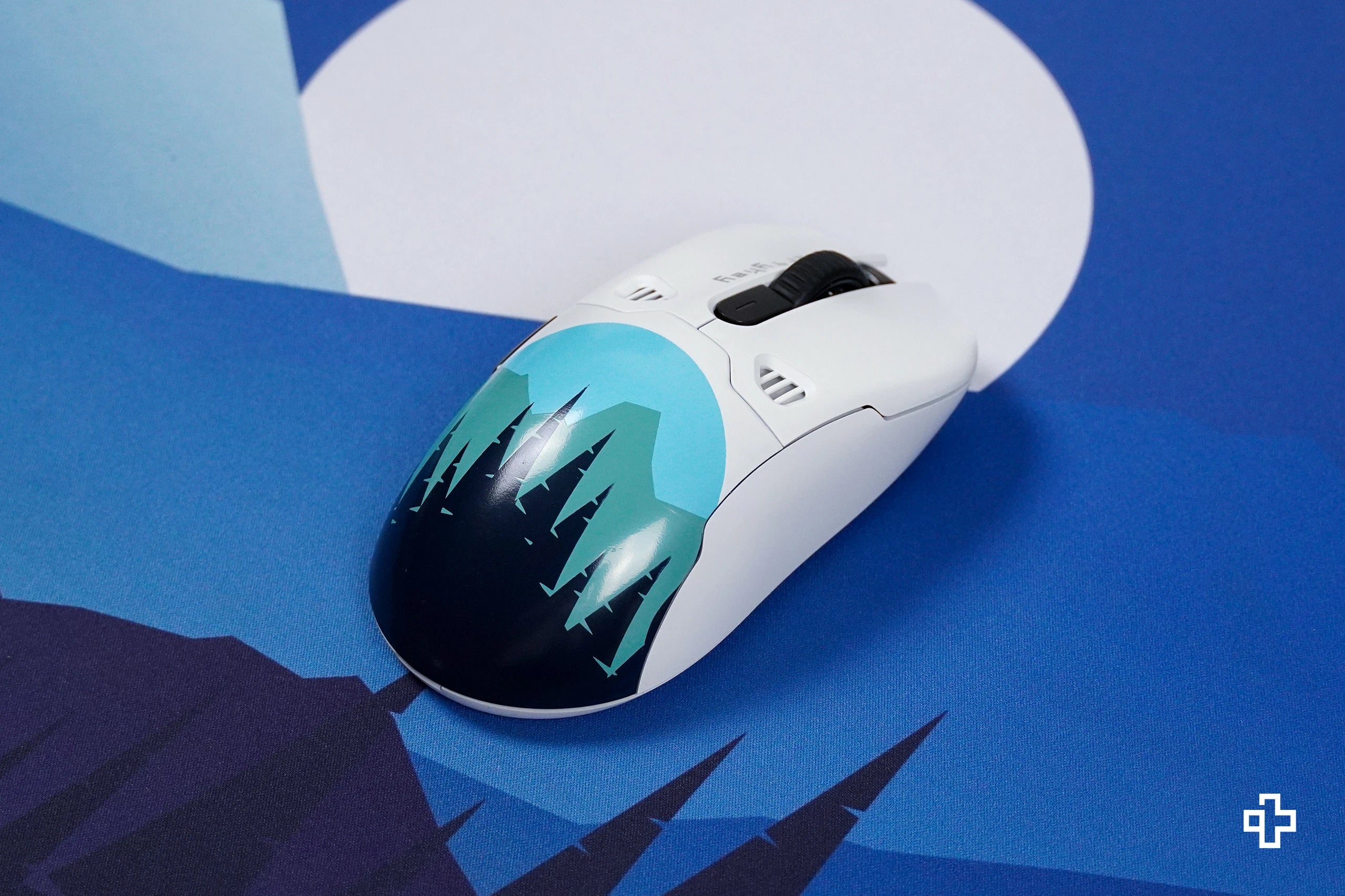 Cover Mouse QKM1 Carpathian Alb