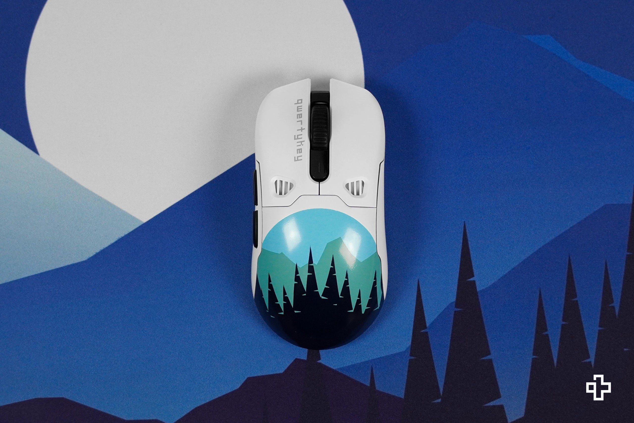 Cover Mouse QKM1 Carpathian Alb