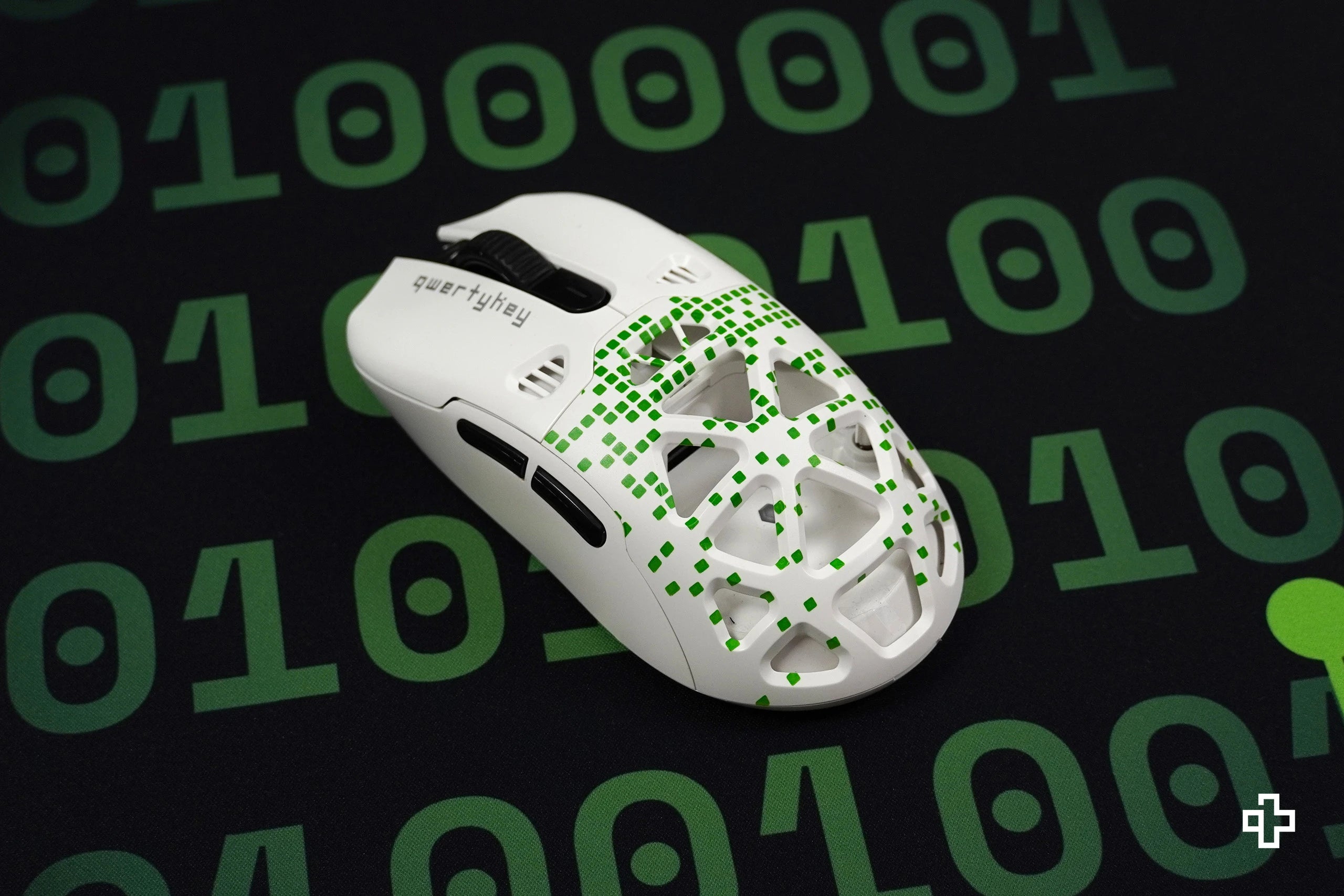 Cover Mouse QKM1 Matrix Alb