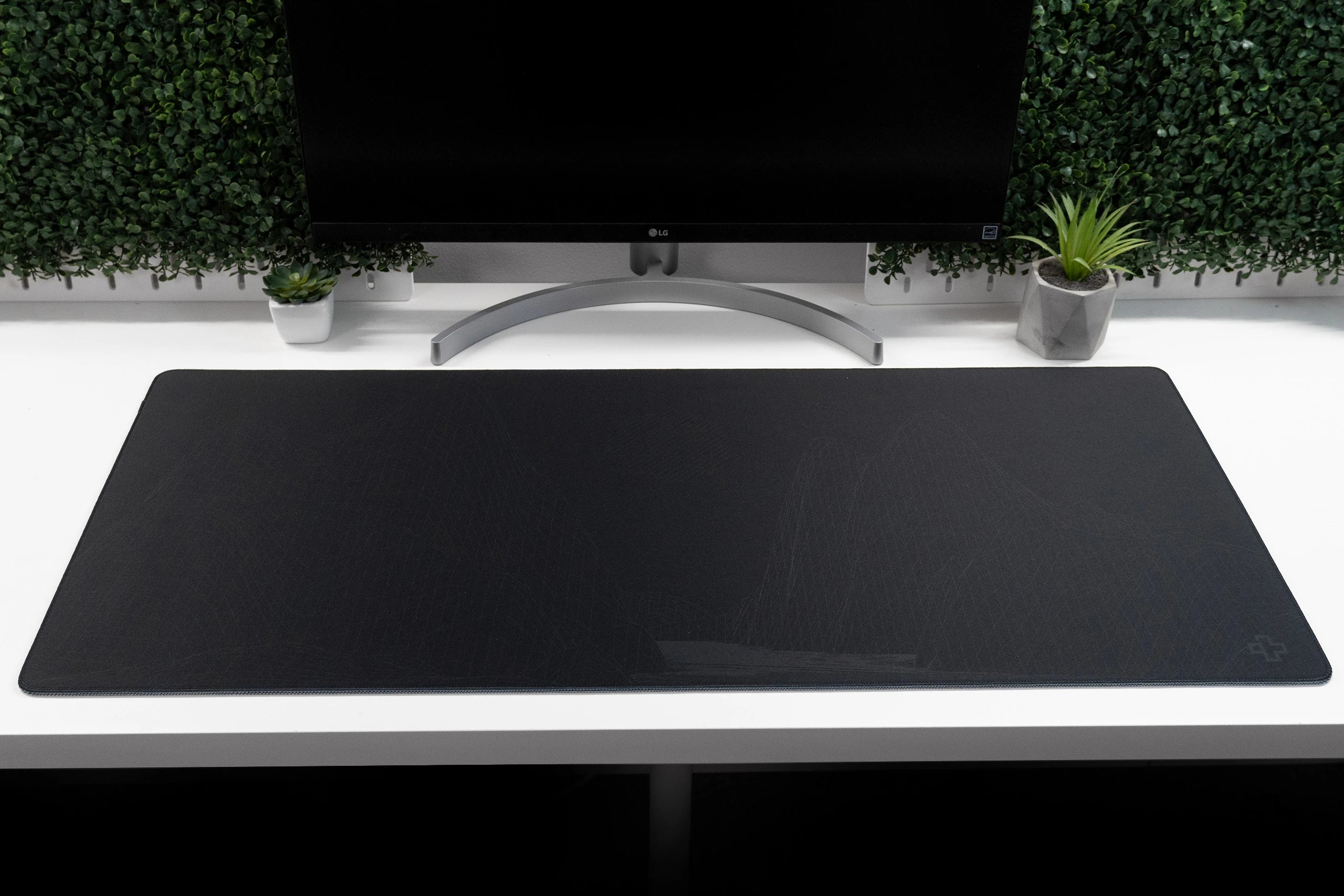 Deskmat Mousepad Flow Dark Negru 4mm margini cusute