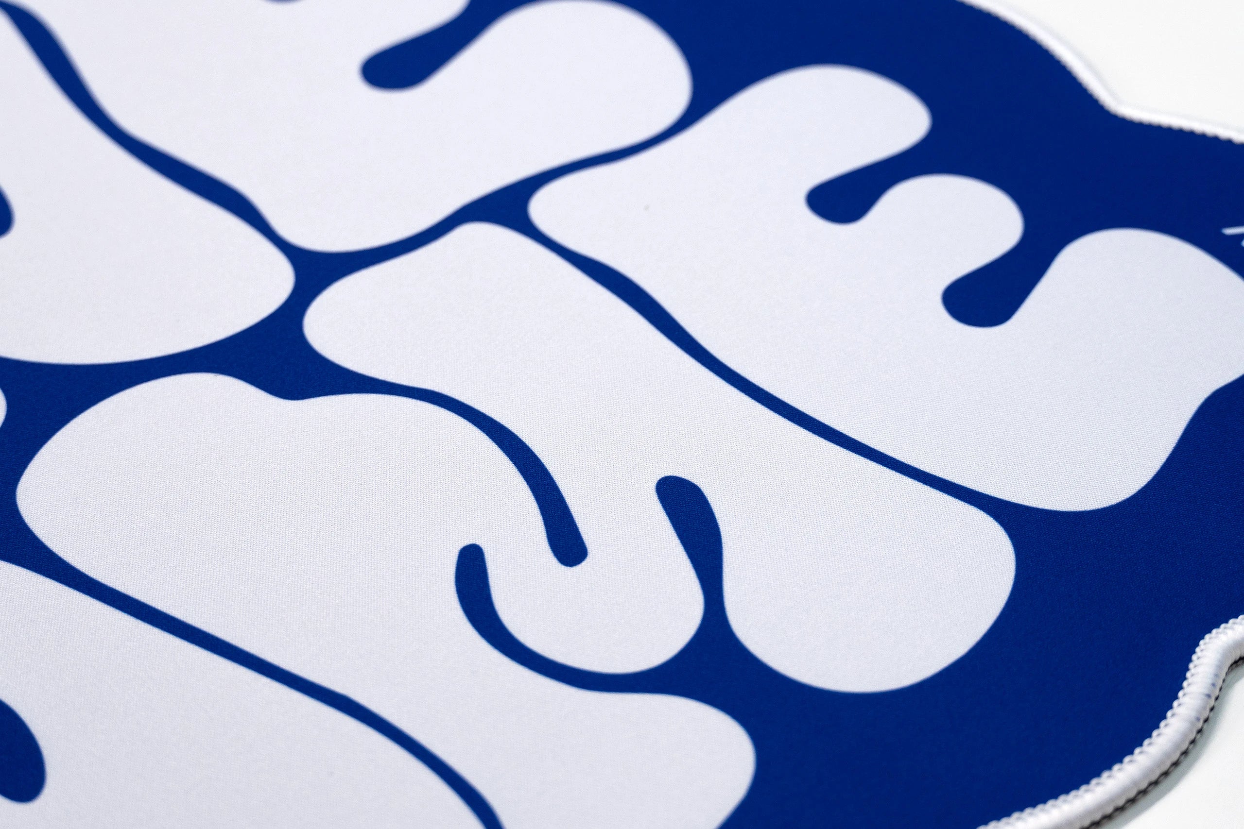 Deskmat Mousepad QwertyKey Game Waterproof, Margini Cusute, Grosime 4mm, Spate Cauciucat
