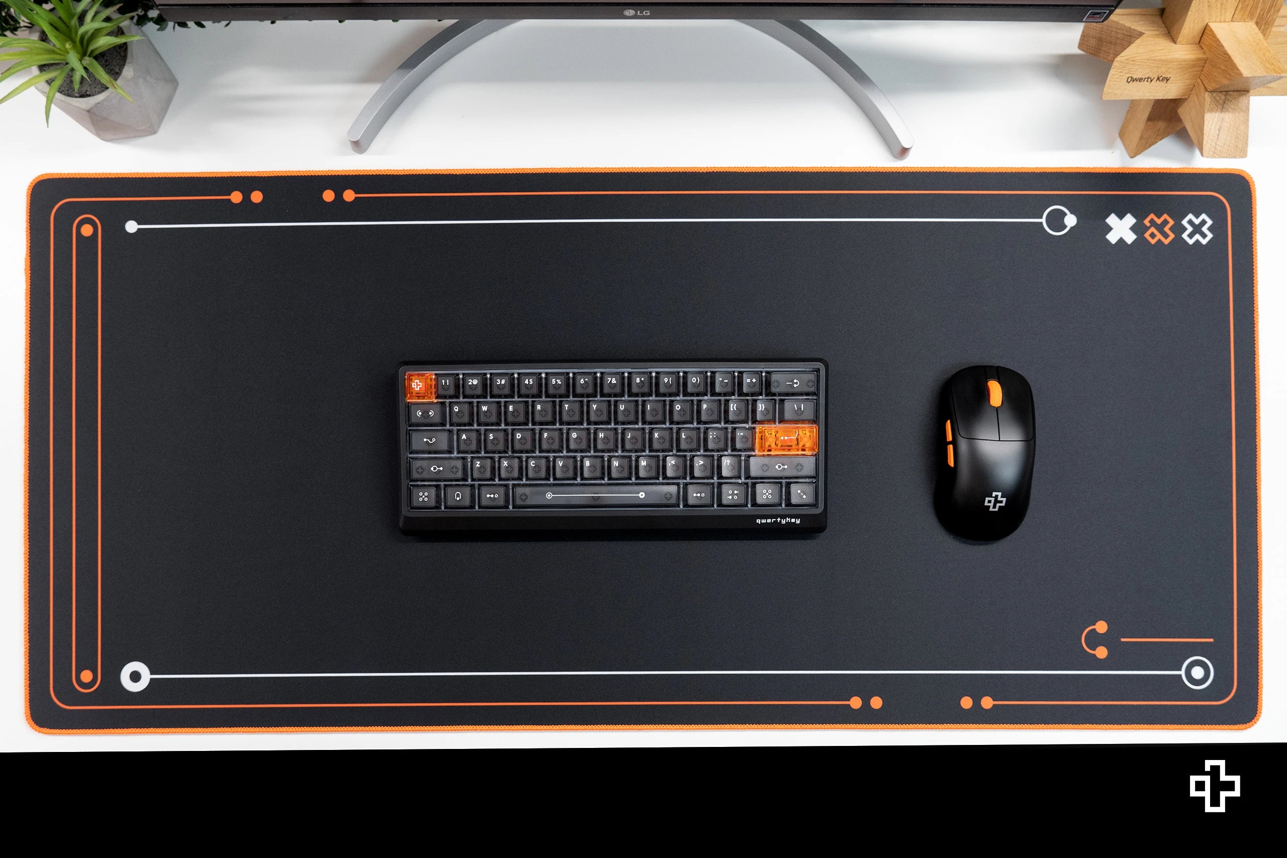 Deskmat Mousepad QwertyKey Phantom Negru Waterproof, Margini Cusute, Grosime 4mm, Spate Cauciucat