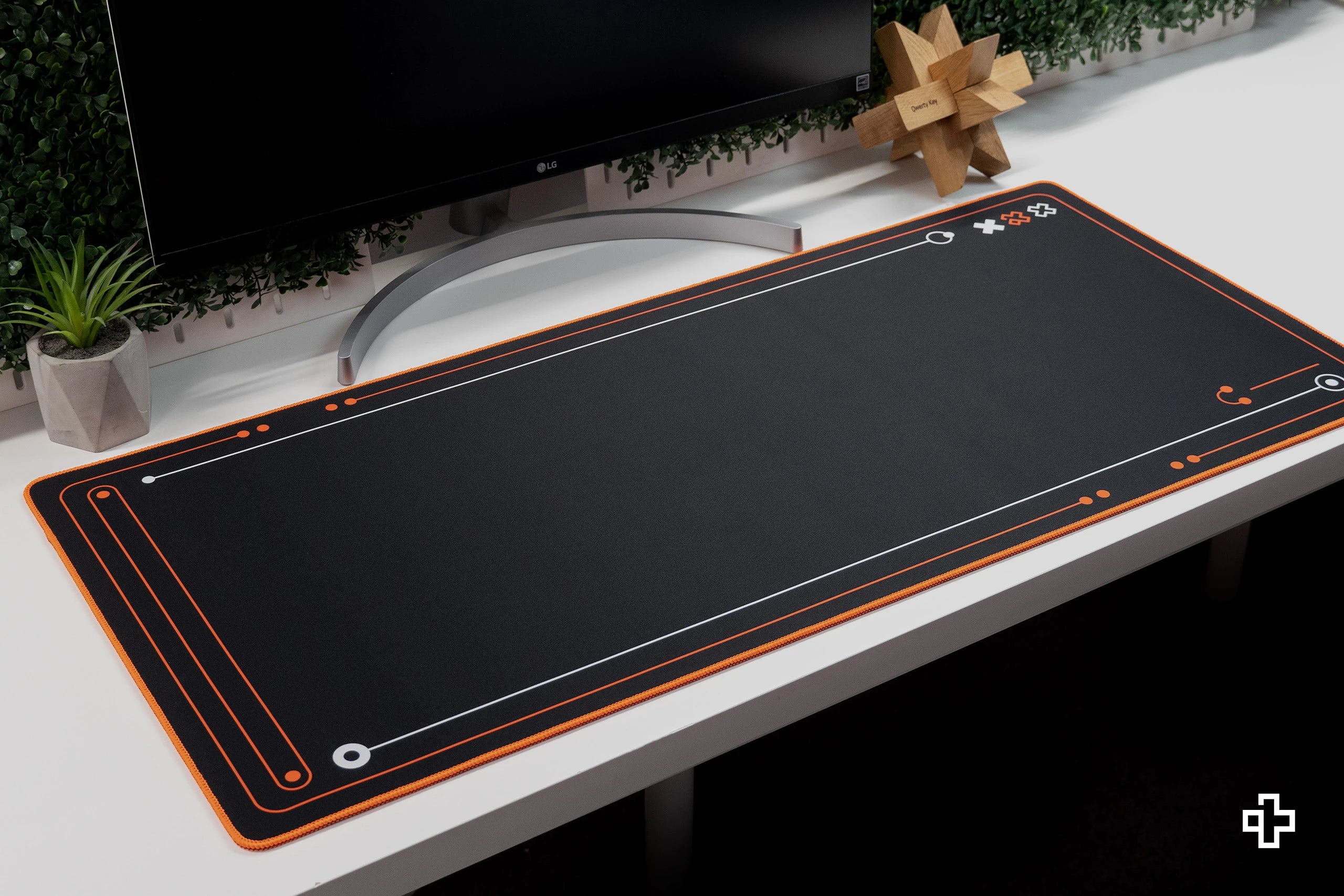 Deskmat Mousepad QwertyKey Phantom Negru Waterproof, Margini Cusute, Grosime 4mm, Spate Cauciucat