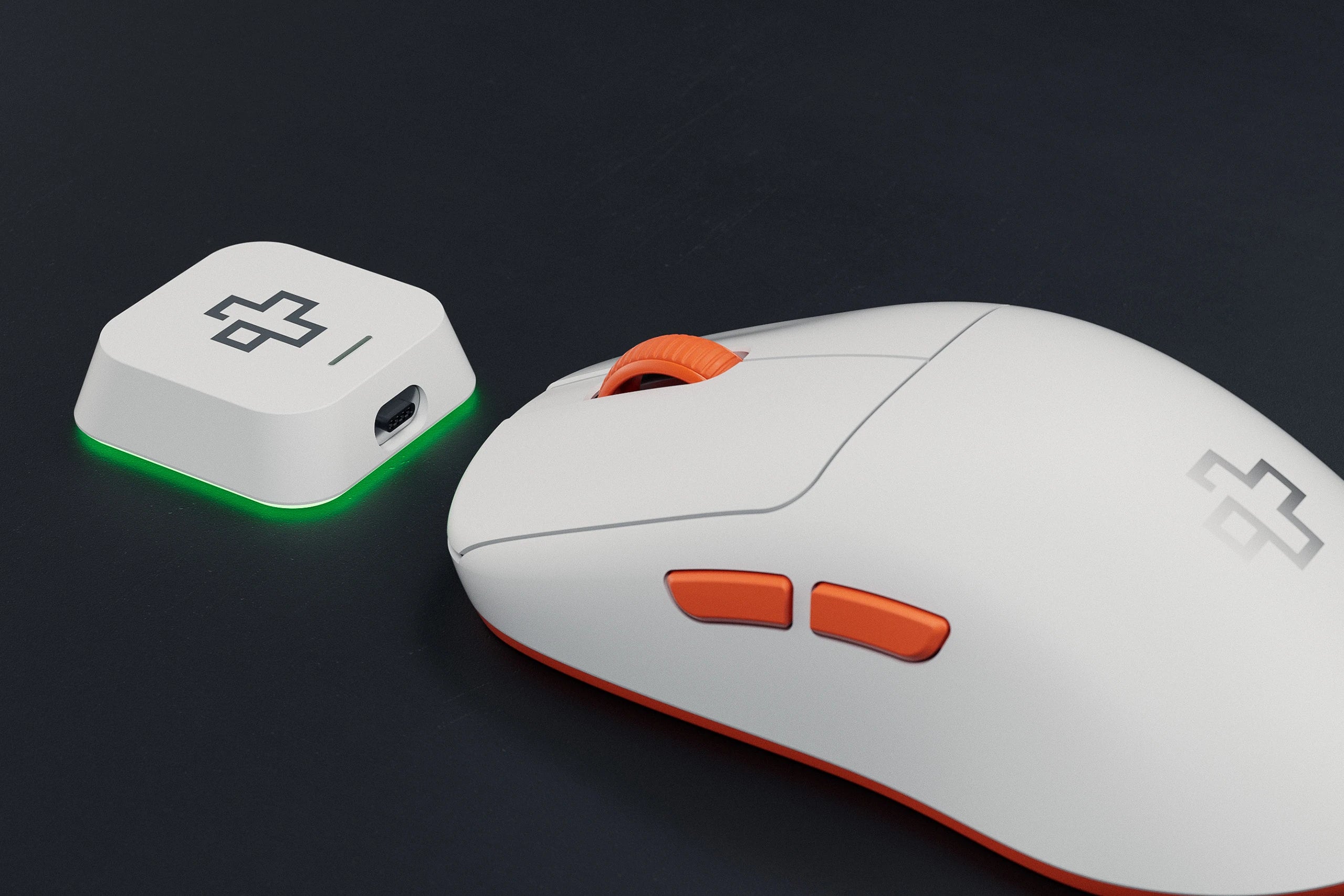 Mouse Gaming QwertyKey Falcon Alb 8K, 30.000 DPI, Bluetooth Wireless Trio Mode, Pixart 3950