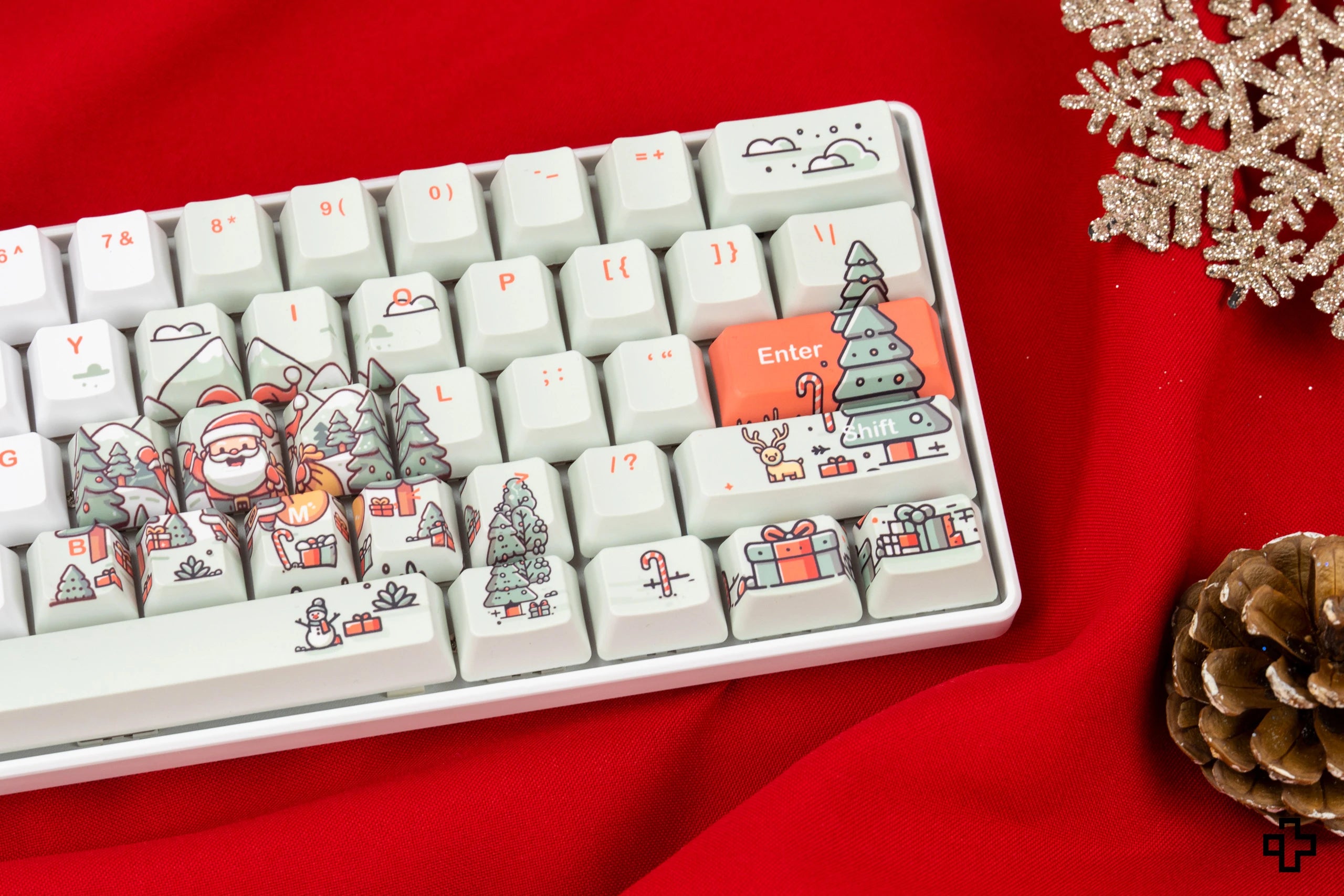 QwertyKey Santa Hotswap Tastatura Mecanica Craciun Gaming