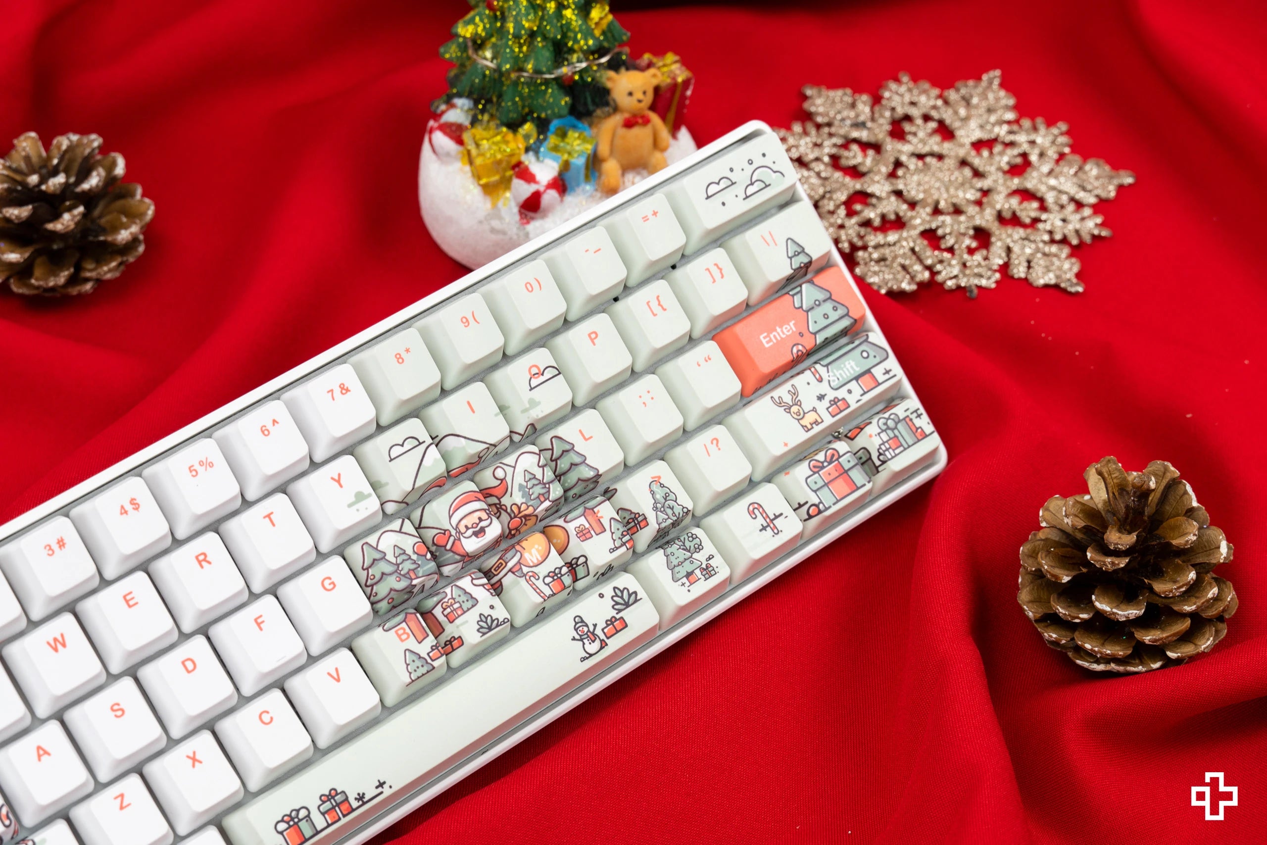 QwertyKey Santa Hotswap Tastatura Mecanica Craciun Gaming