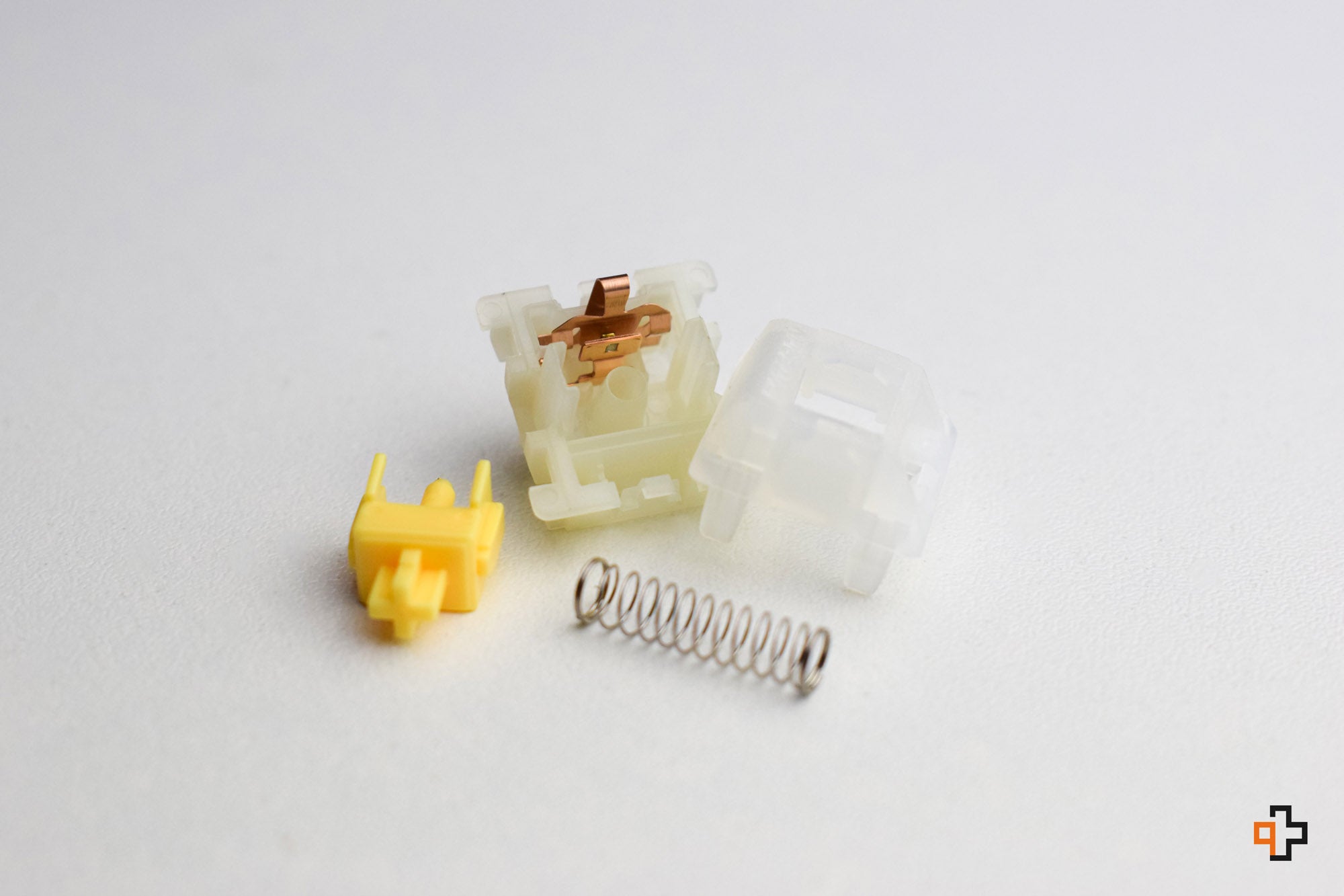 Switchuri Gateron Milky Yellow - QwertyKey