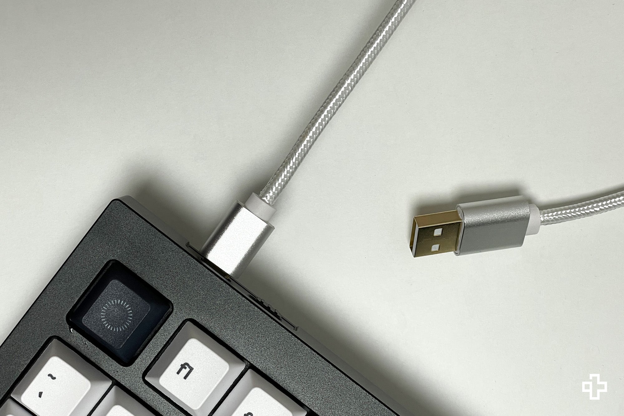 Cablu USB-C Alb/Negru - QwertyKey