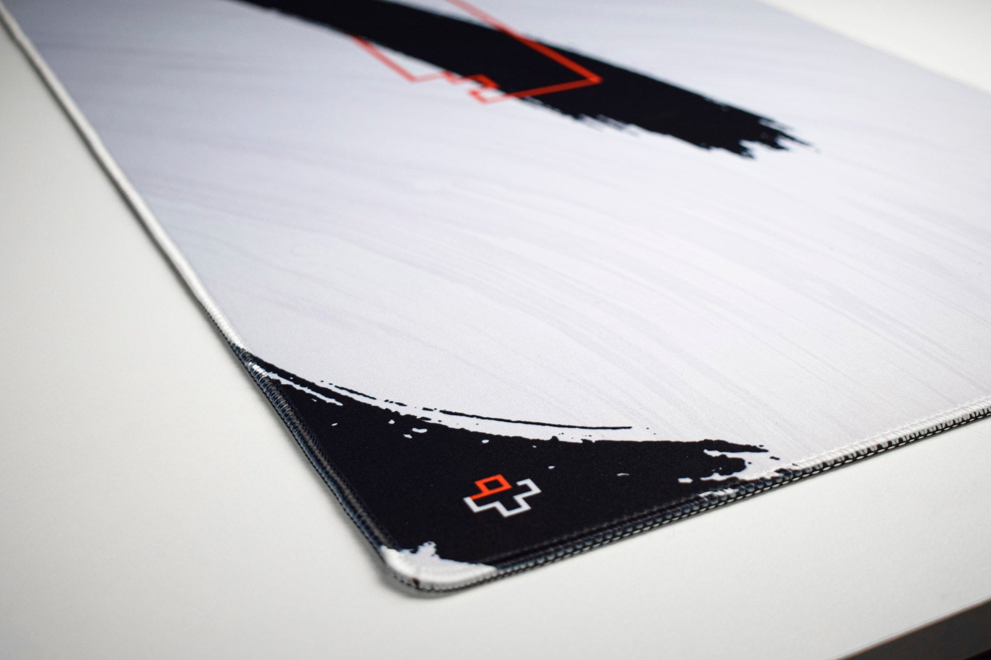 Deskmat Mousepad QwertyKey Alb 4mm margini cusute - QwertyKey