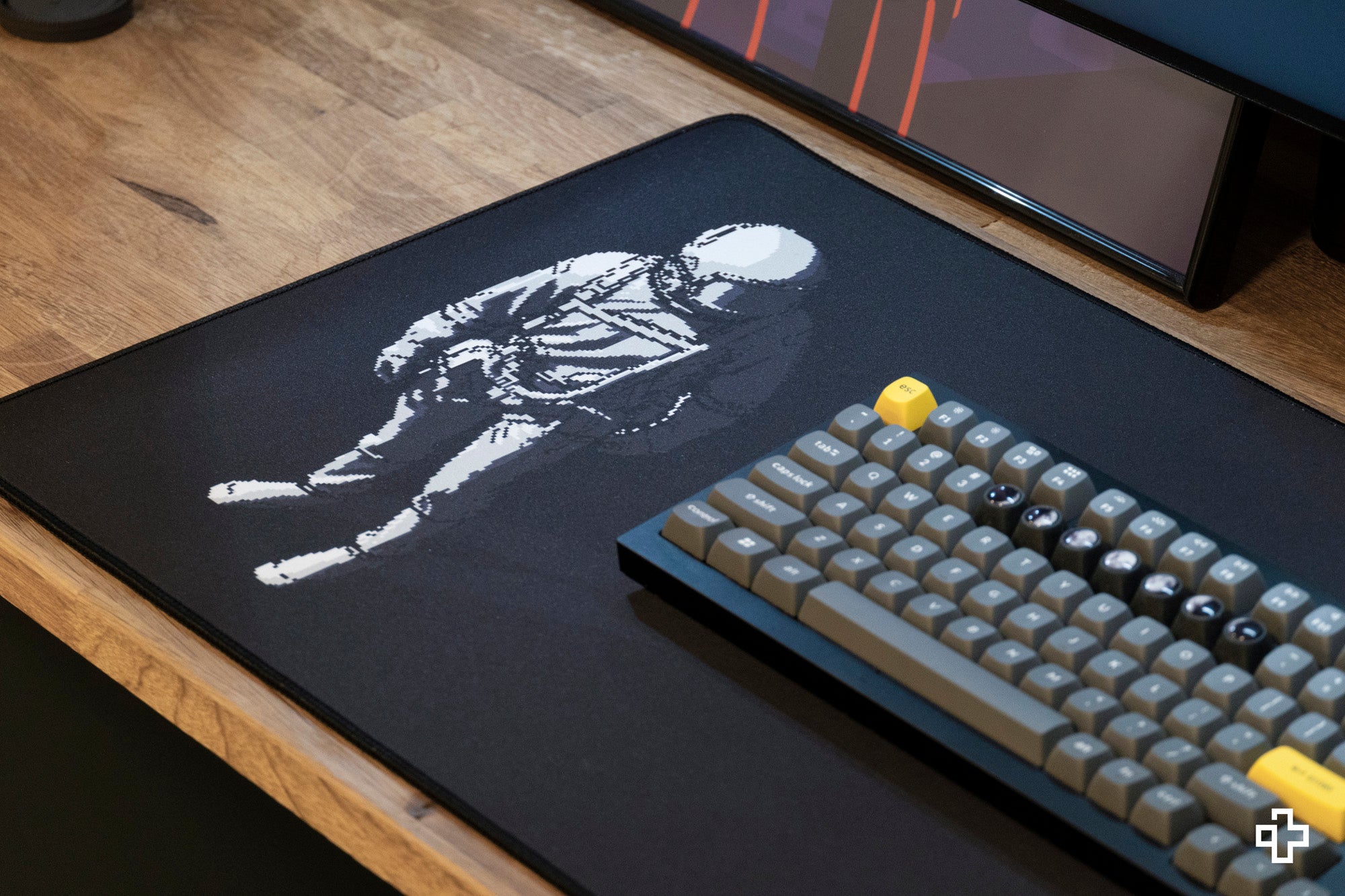 Deskmat Mousepad QwertyKey Astronaut 4mm margini cusute - QwertyKey