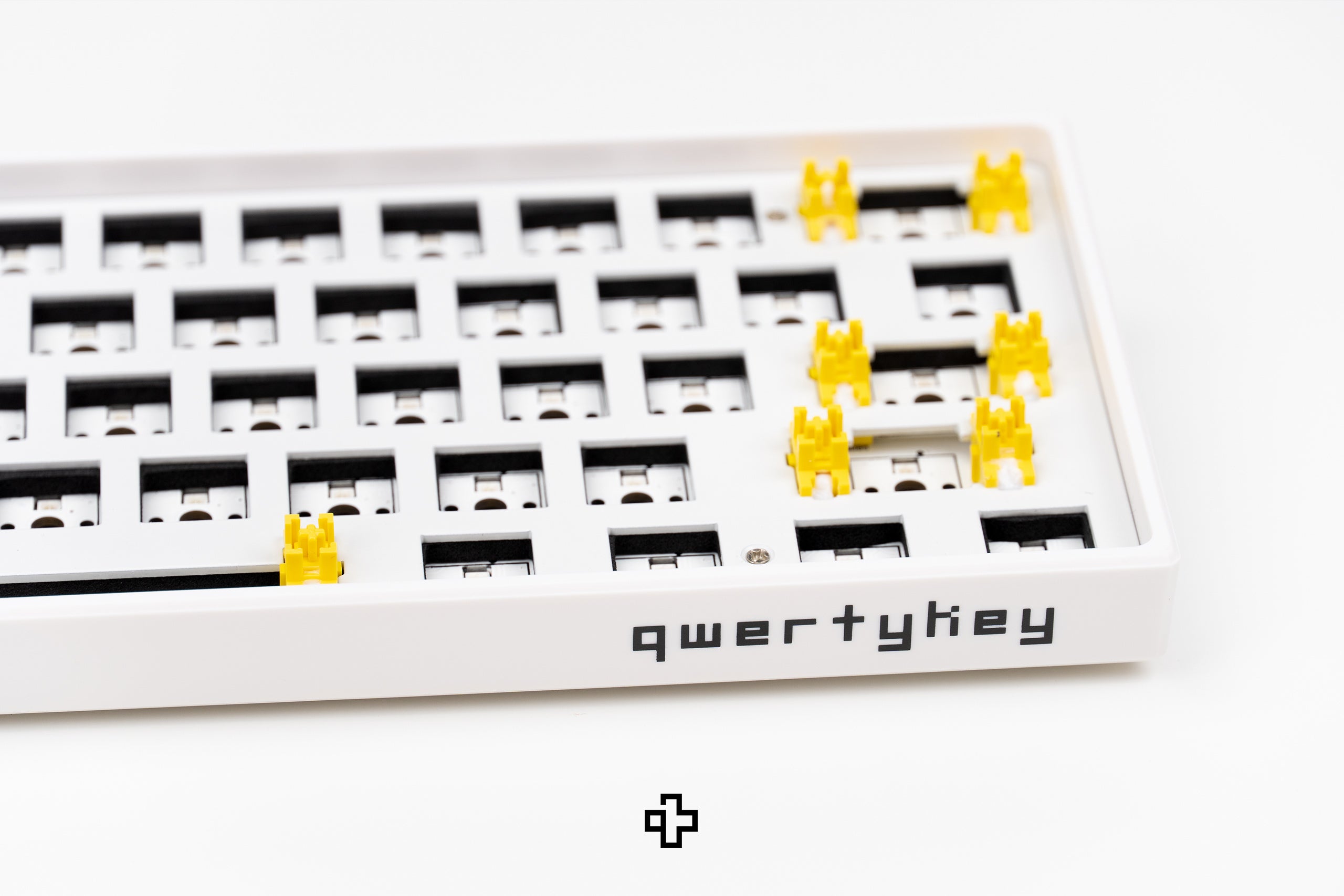 Kit QwertyKey Alb 61 Tastatura Mecanica Gaming