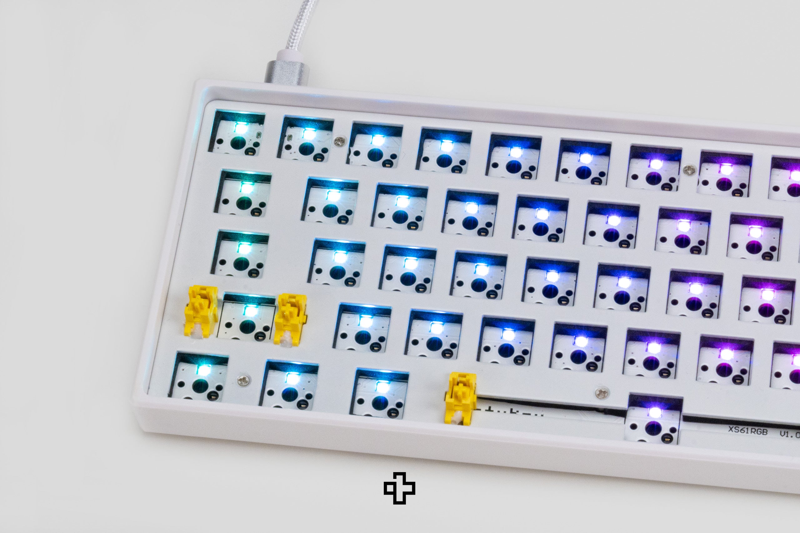 Kit QwertyKey Alb 61 Tastatura Mecanica Gaming
