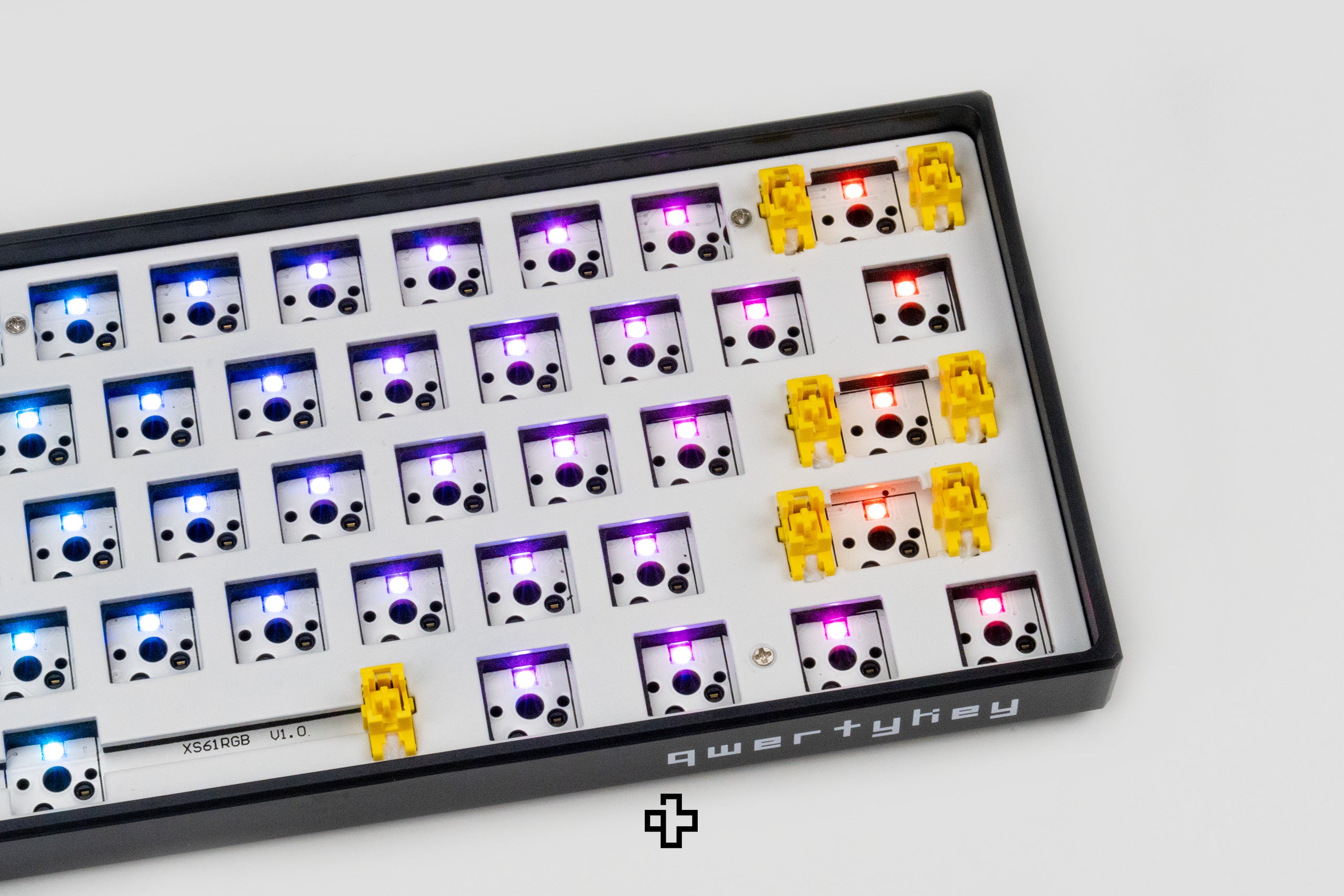 Kit QwertyKey Negru 61 Tastatura Mecanica Gaming