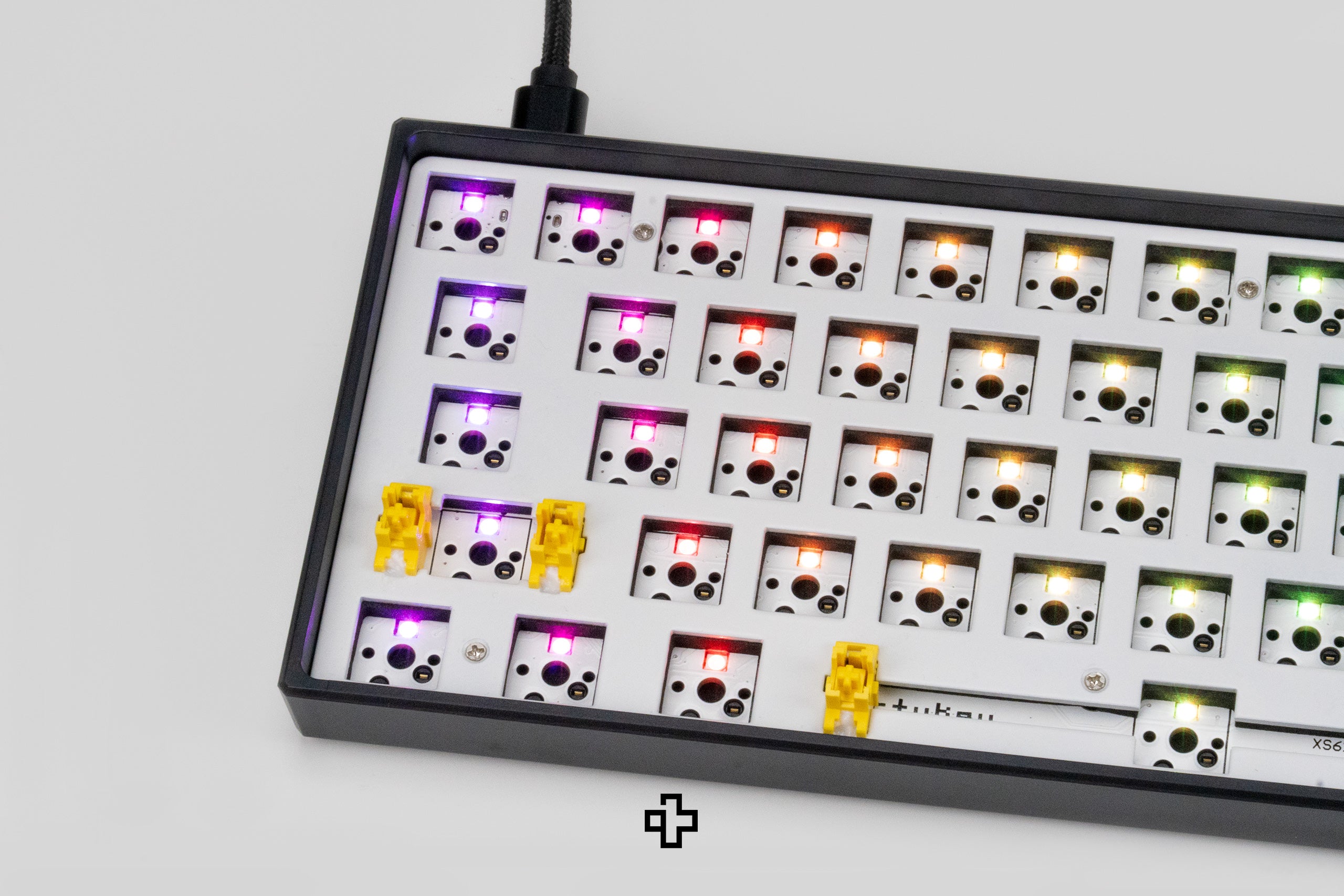 Kit QwertyKey Negru 61 Tastatura Mecanica Gaming