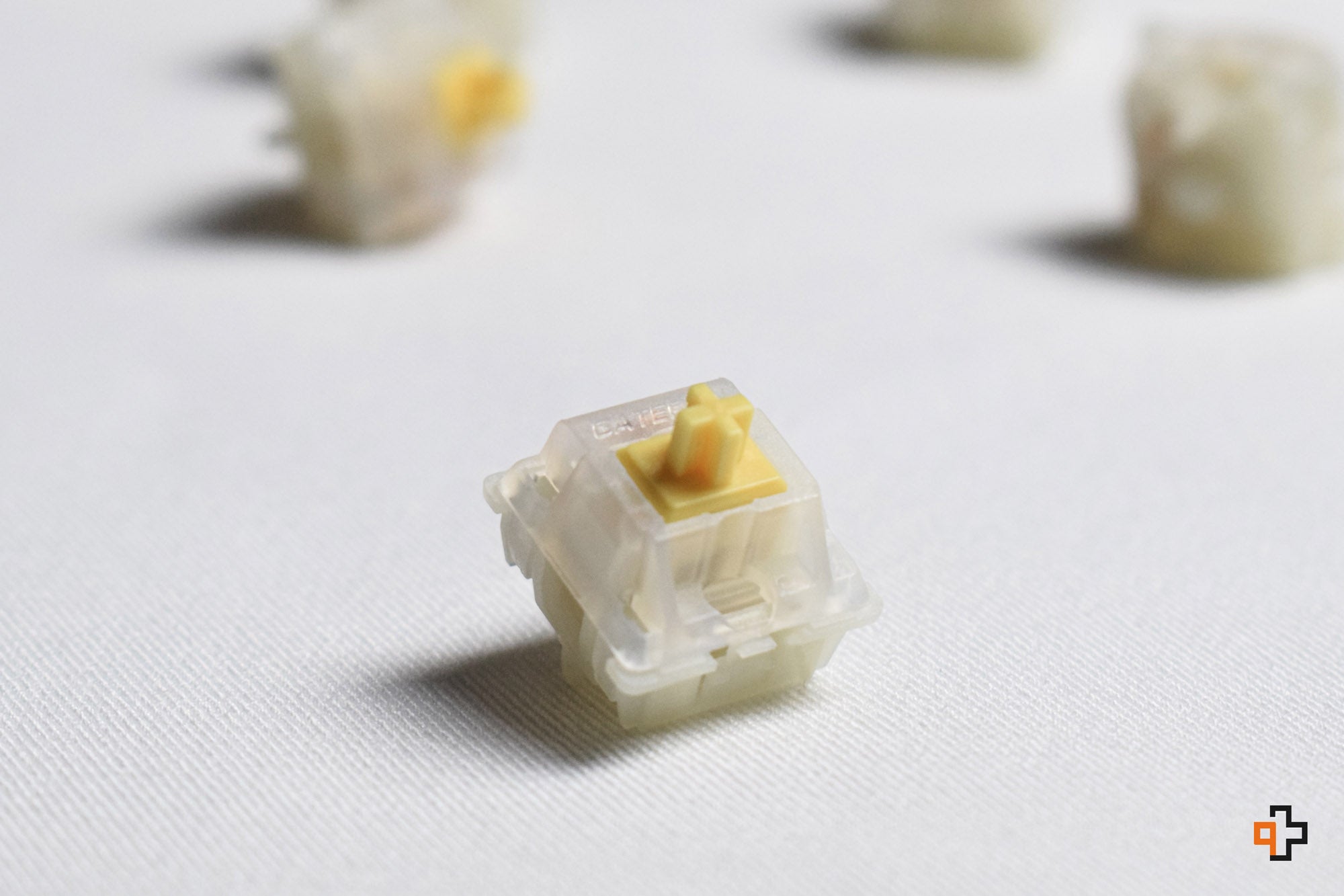 Switchuri Gateron Milky Yellow - QwertyKey