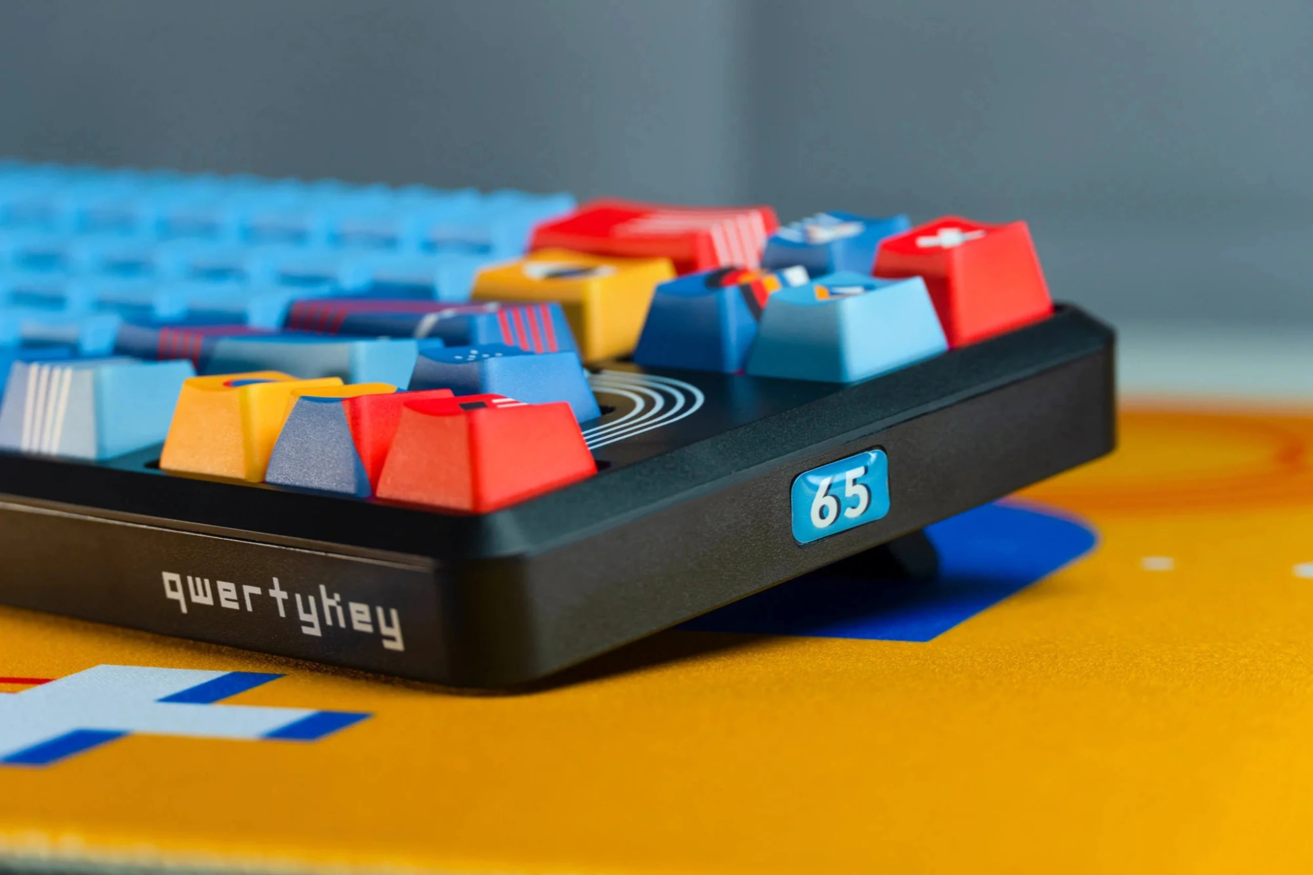 QwertyKey65 Metric Hotswap RGB Tastatura Mecanica Gaming