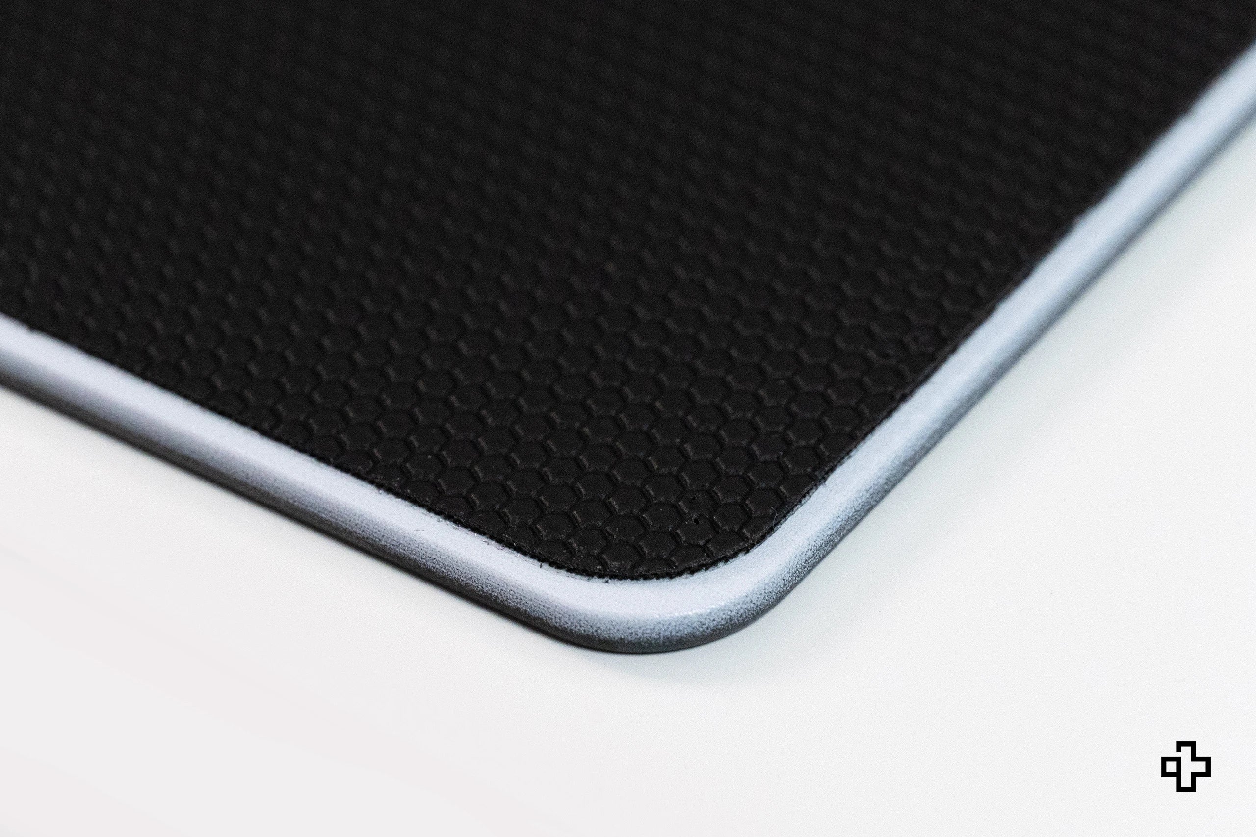 Mousepad Gaming QwertyKey Esports Glass MOMO 3.2mm Anti-Slip TPU