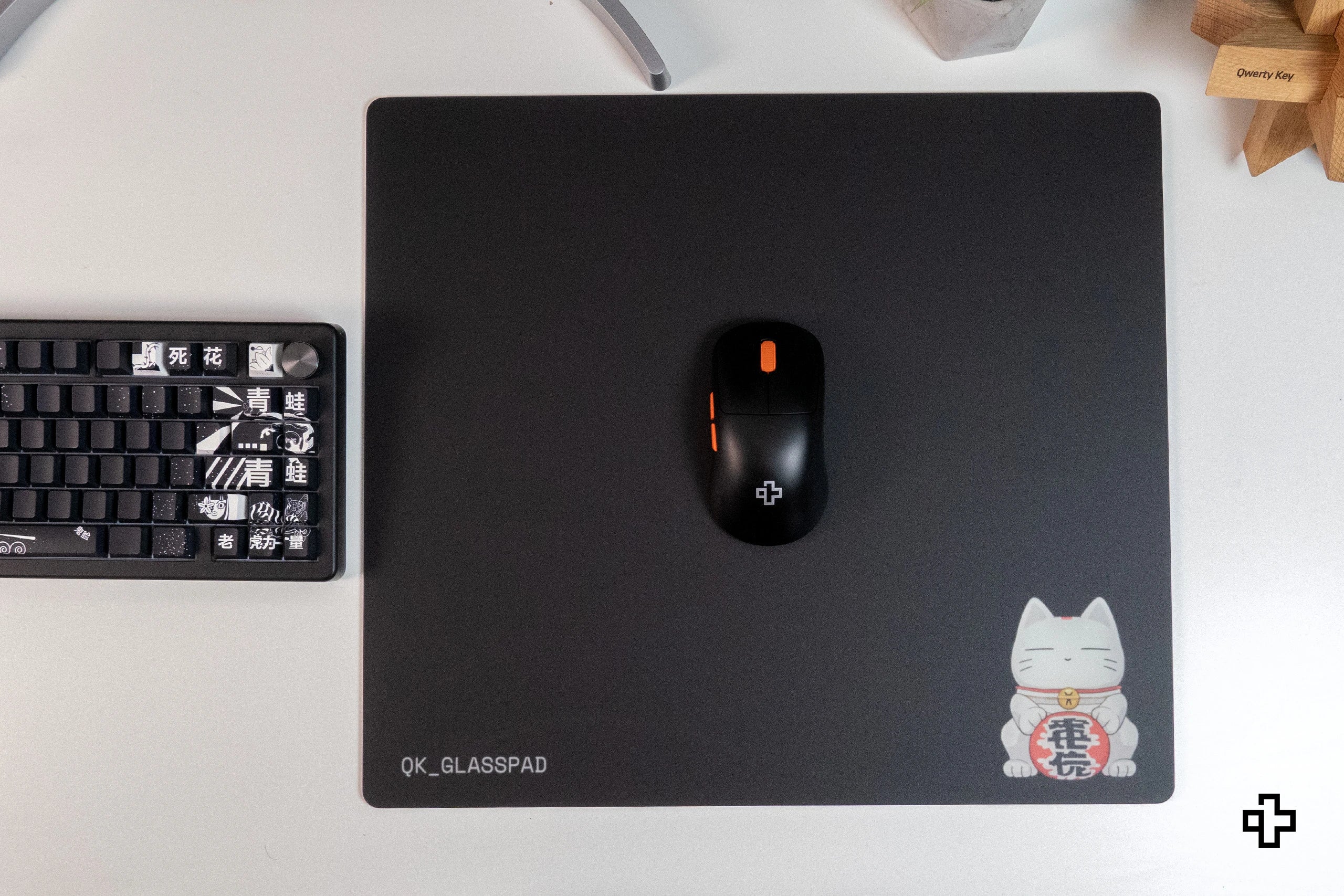 Mousepad Gaming QwertyKey Esports Glass MOMO 3.2mm Anti-Slip TPU