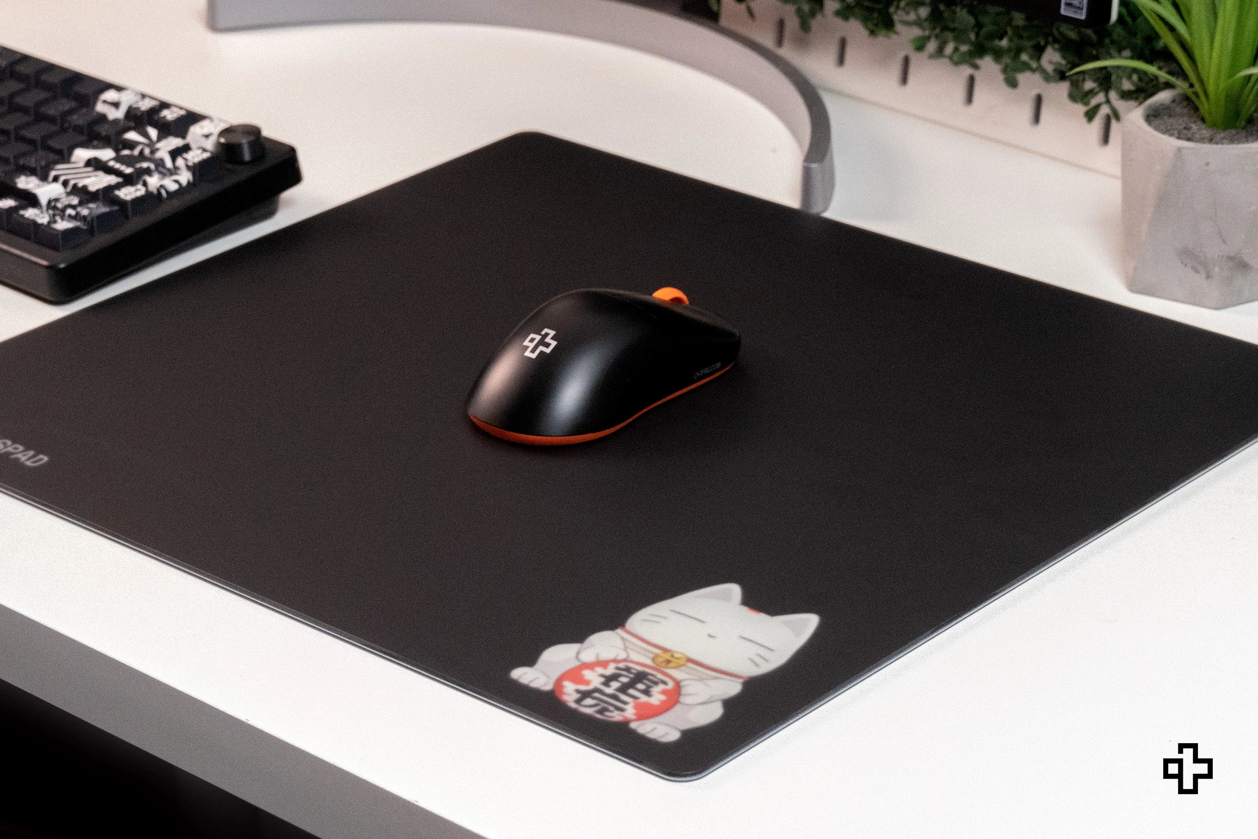 Mousepad Gaming QwertyKey Esports Glass MOMO 3.2mm Anti-Slip TPU