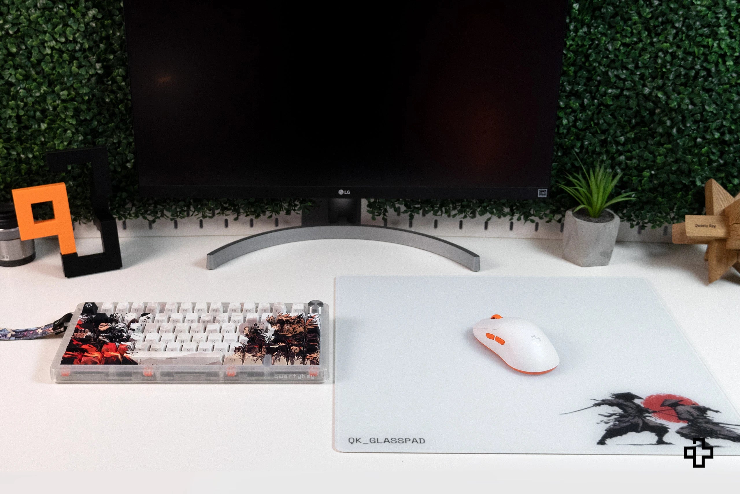 Mousepad Gaming QwertyKey Esports Glass Striker 3.2mm Anti-Slip TPU