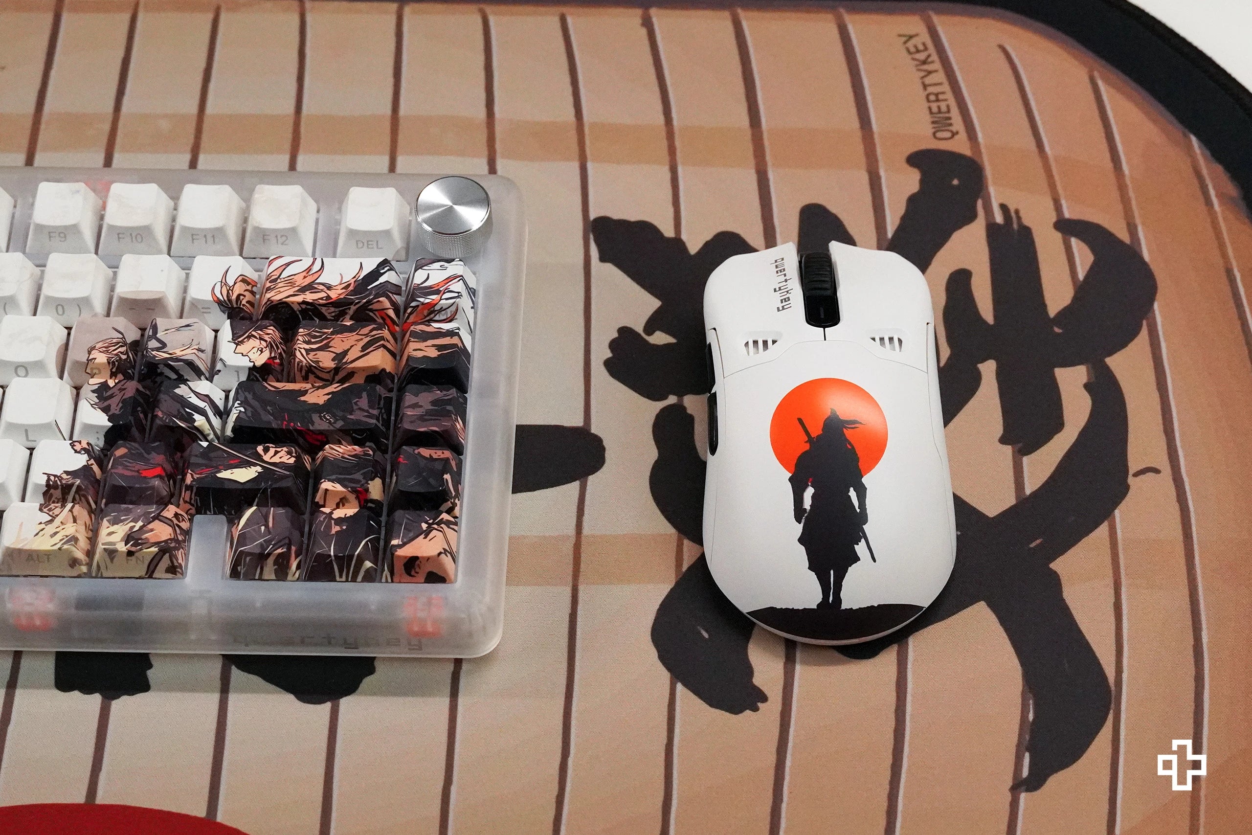 Cover Mouse QKM1 Striker Alb