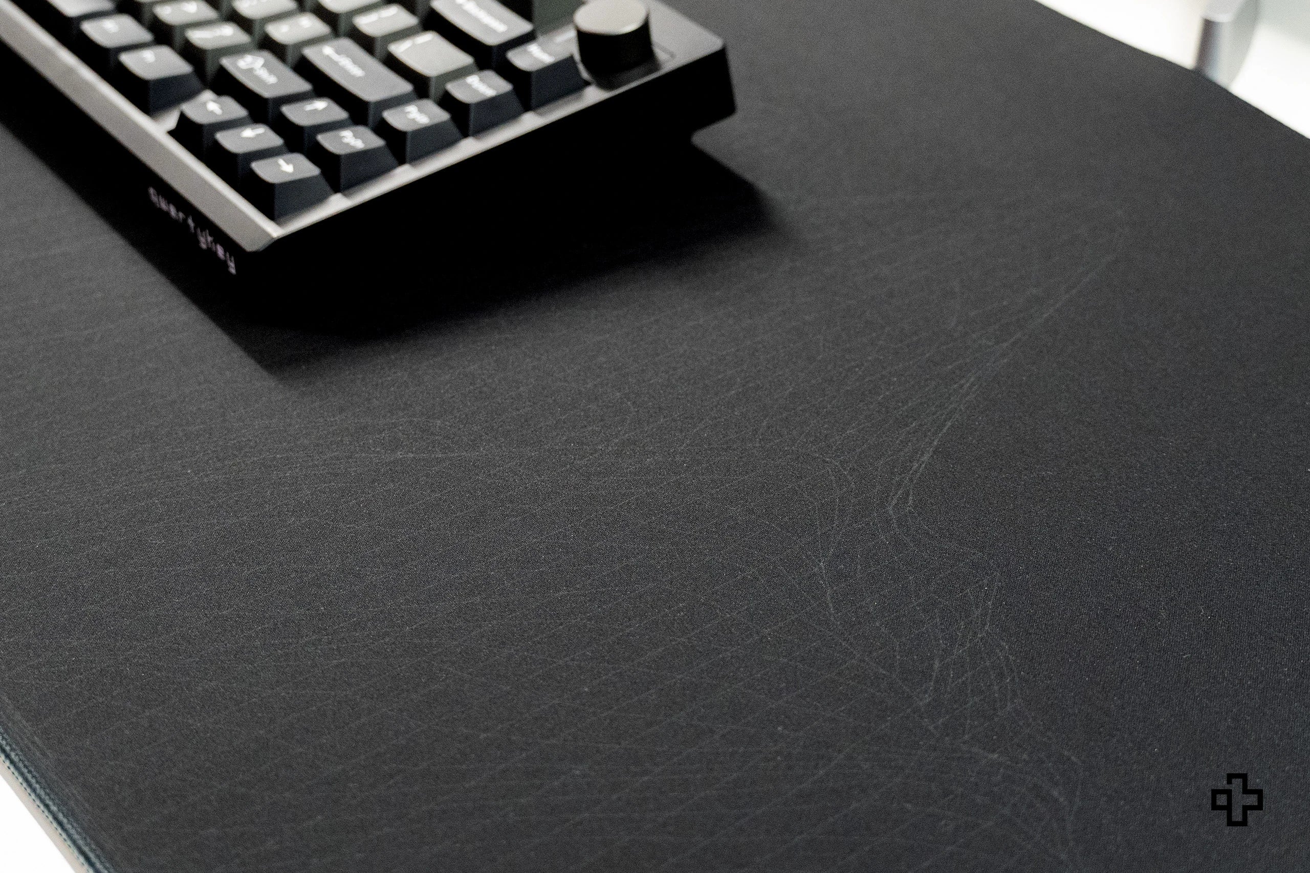 Deskmat Mousepad Flow Dark Negru 4mm margini cusute