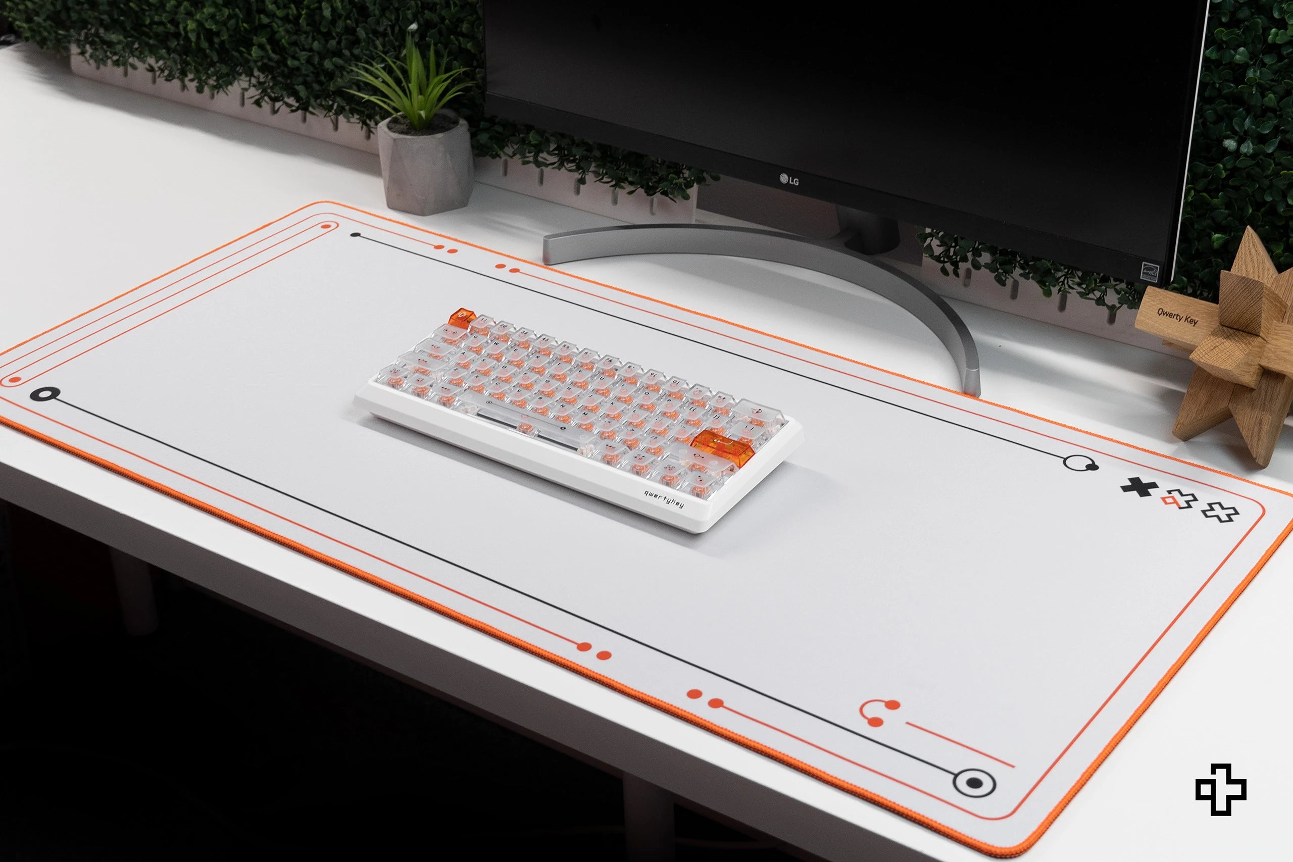 Deskmat Mousepad QwertyKey Phantom Alb Waterproof, Margini Cusute, Grosime 4mm, Spate Cauciucat