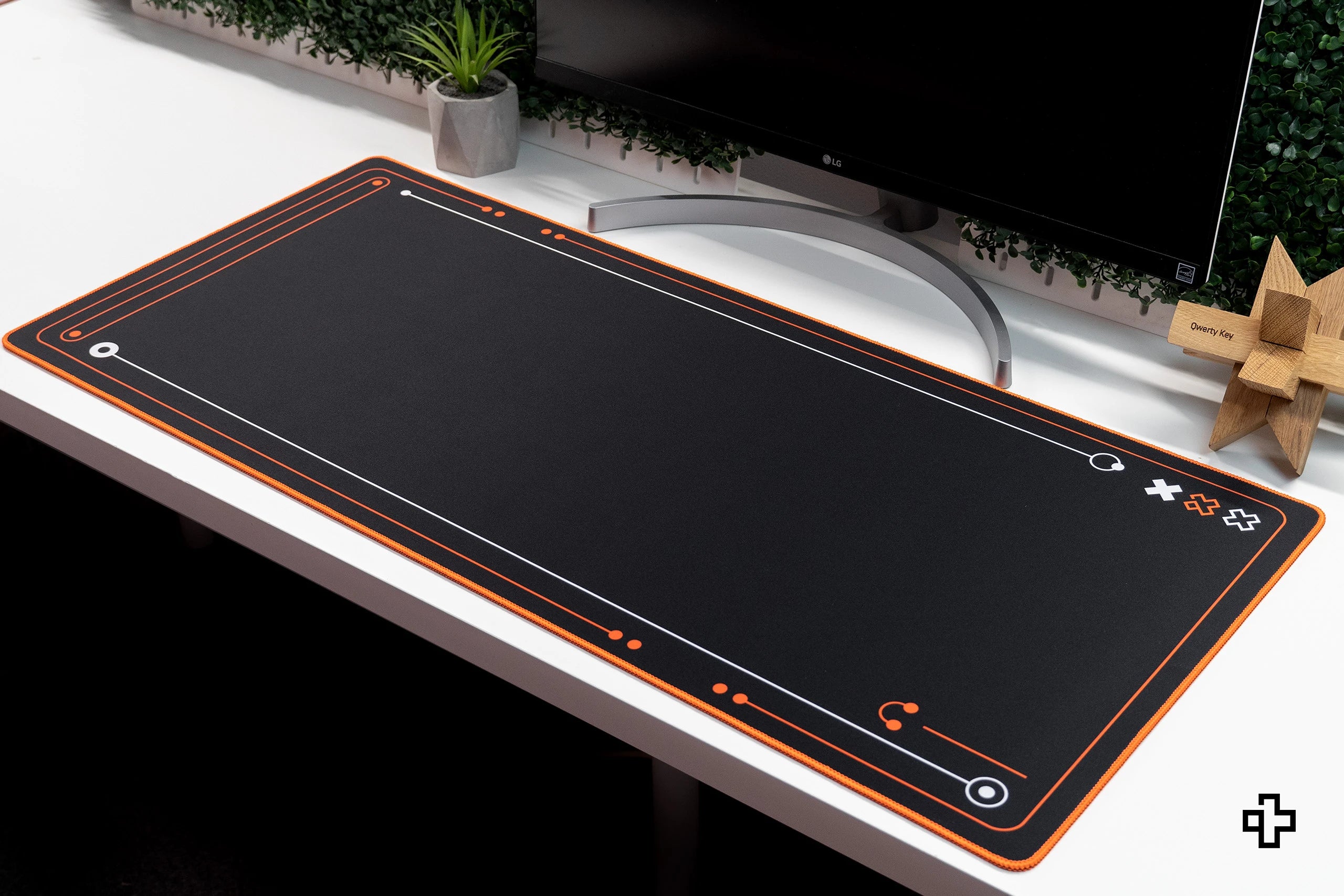 Deskmat Mousepad QwertyKey Phantom Negru Waterproof, Margini Cusute, Grosime 4mm, Spate Cauciucat
