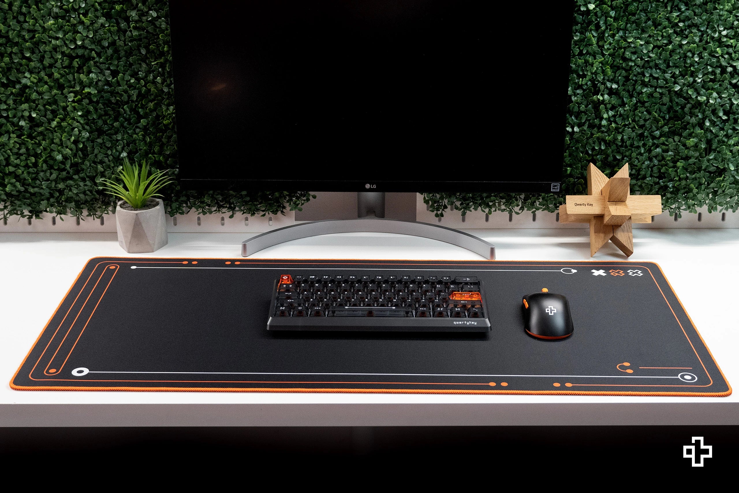Deskmat Mousepad QwertyKey Phantom Negru Waterproof, Margini Cusute, Grosime 4mm, Spate Cauciucat