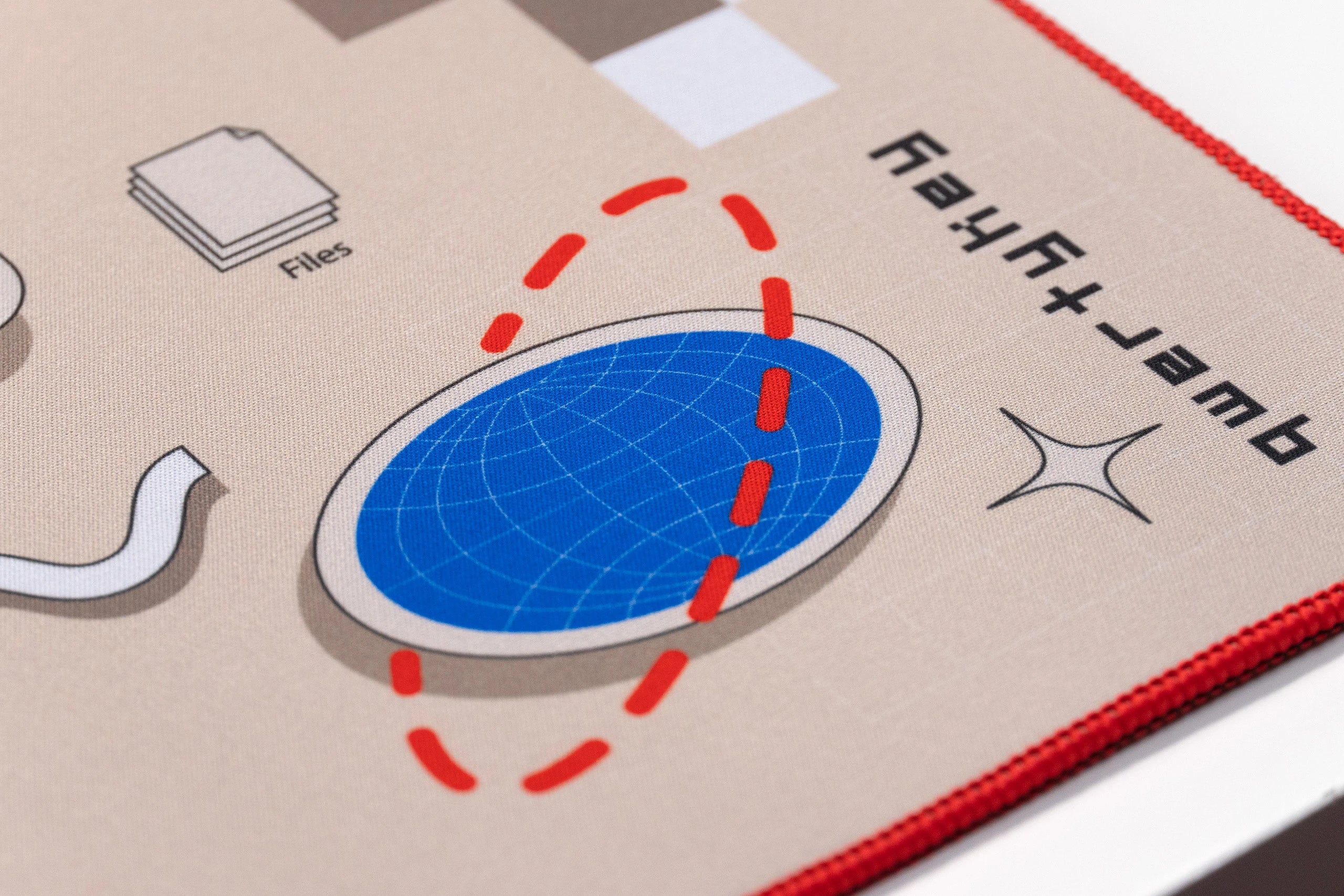 Deskmat Mousepad QwertyKey Retro Waterproof, Margini Cusute, Grosime 4mm, Spate Cauciucat