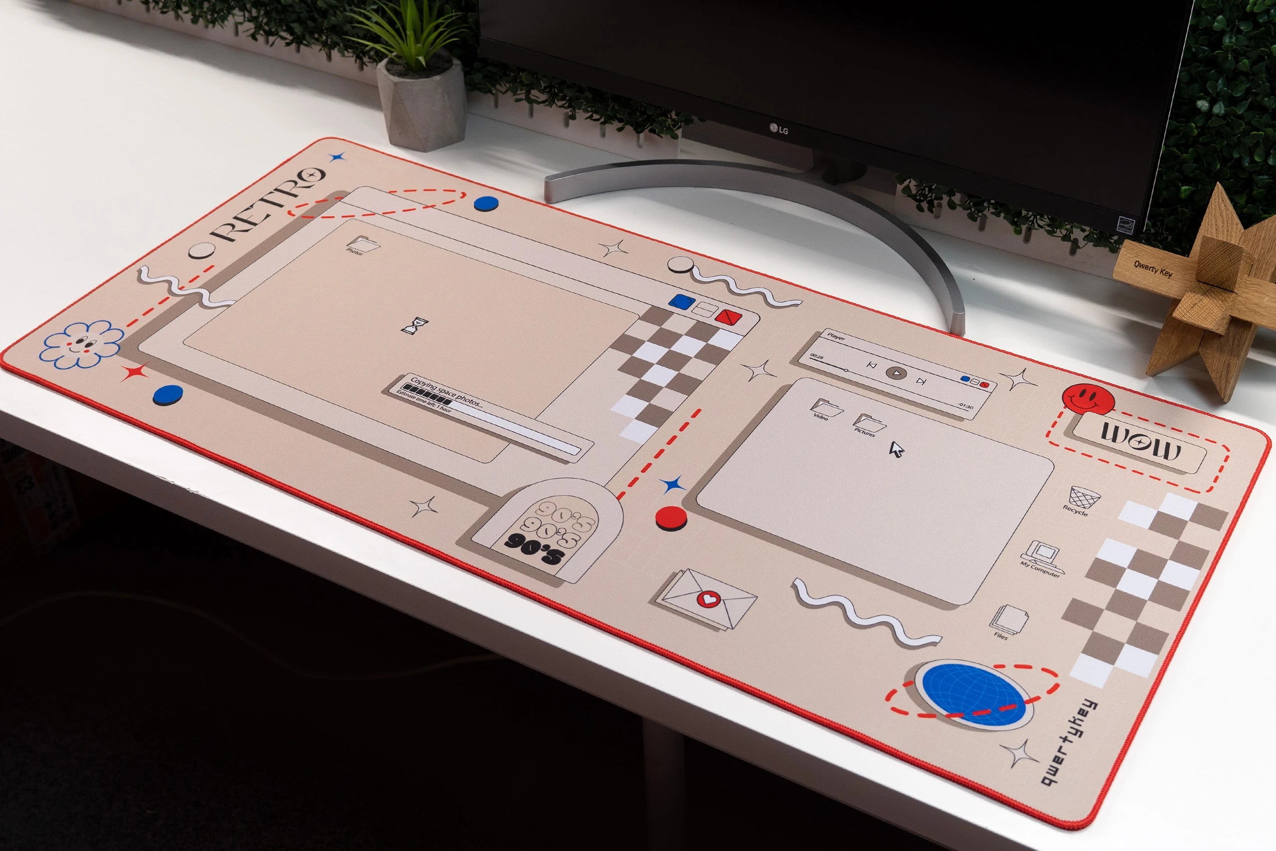 Deskmat Mousepad QwertyKey Retro Waterproof, Margini Cusute, Grosime 4mm, Spate Cauciucat