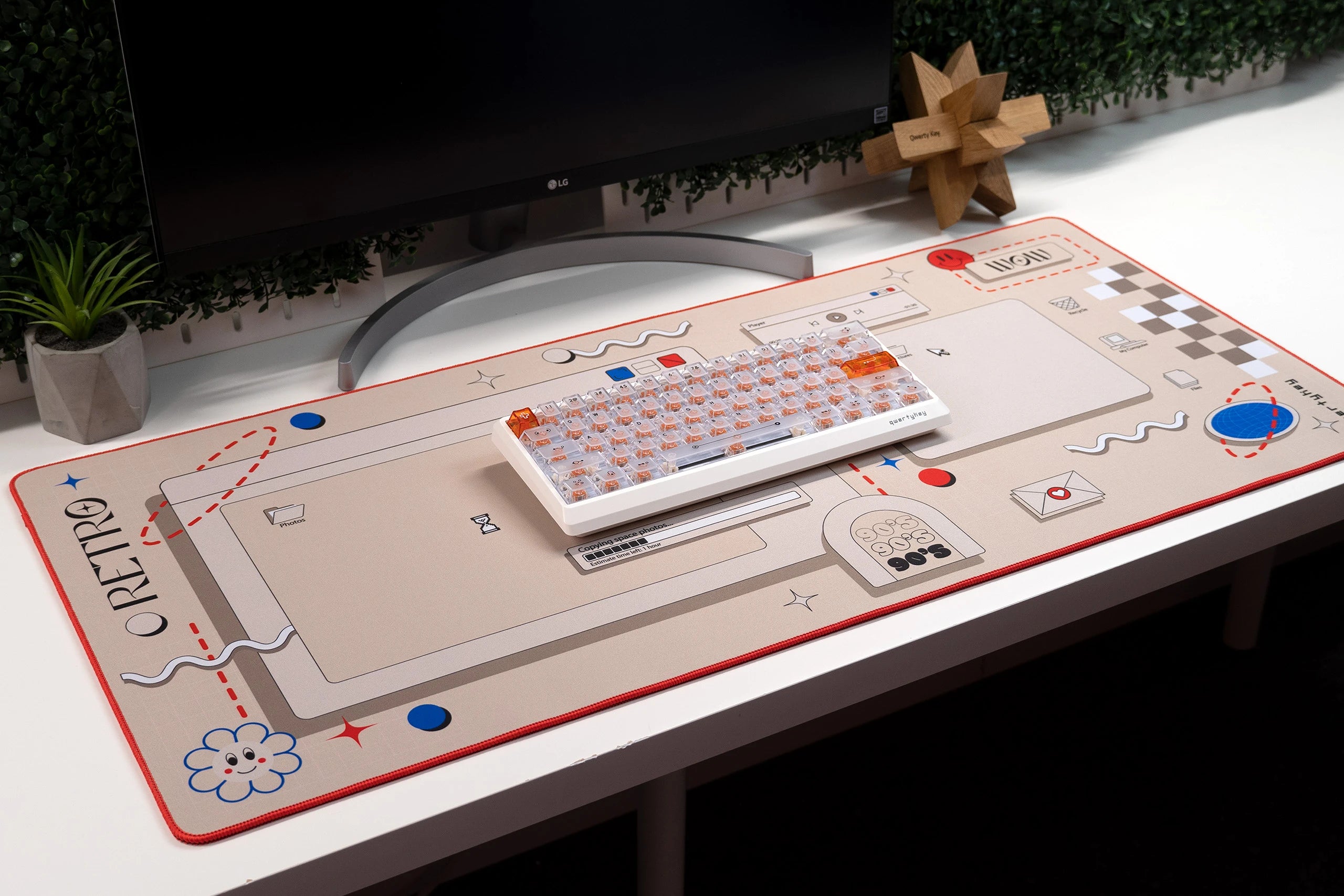 Deskmat Mousepad QwertyKey Retro Waterproof, Margini Cusute, Grosime 4mm, Spate Cauciucat