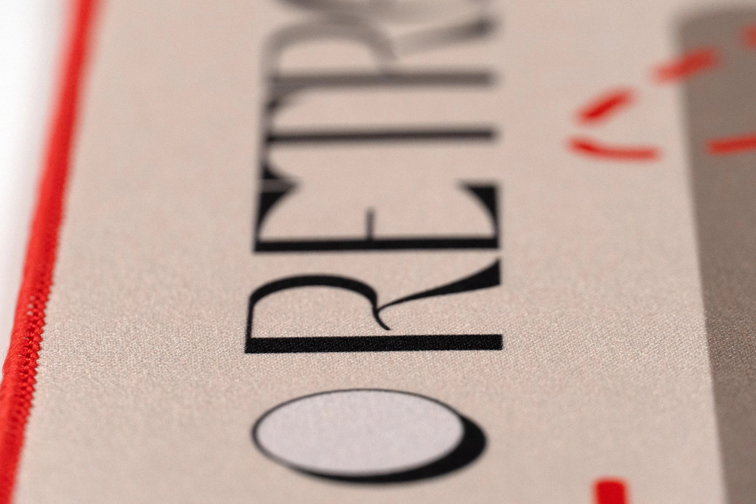 Deskmat Mousepad QwertyKey Retro Waterproof, Margini Cusute, Grosime 4mm, Spate Cauciucat