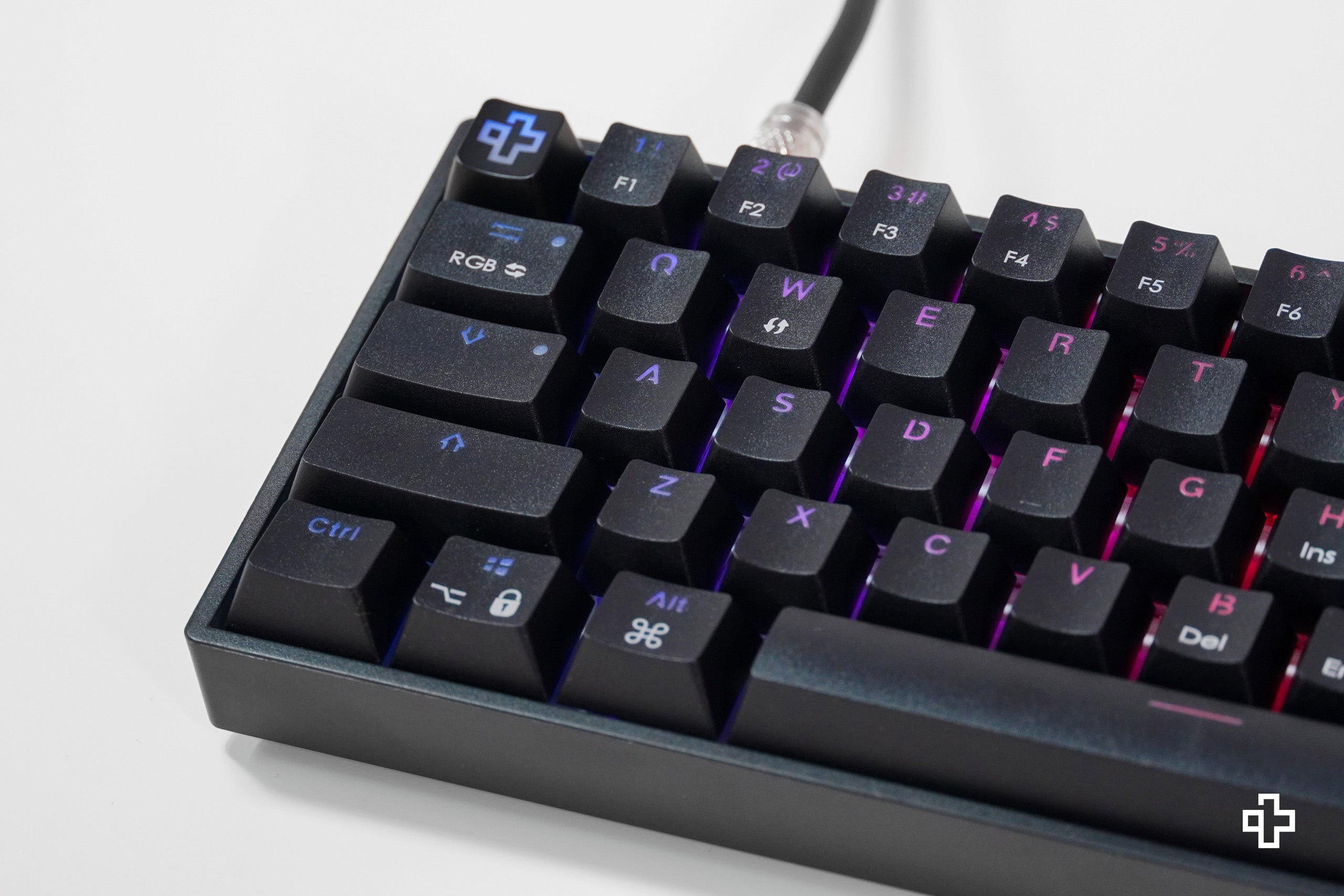 QwertyKey Split Neagra Hotswap RGB Tastatura Mecanica Gaming