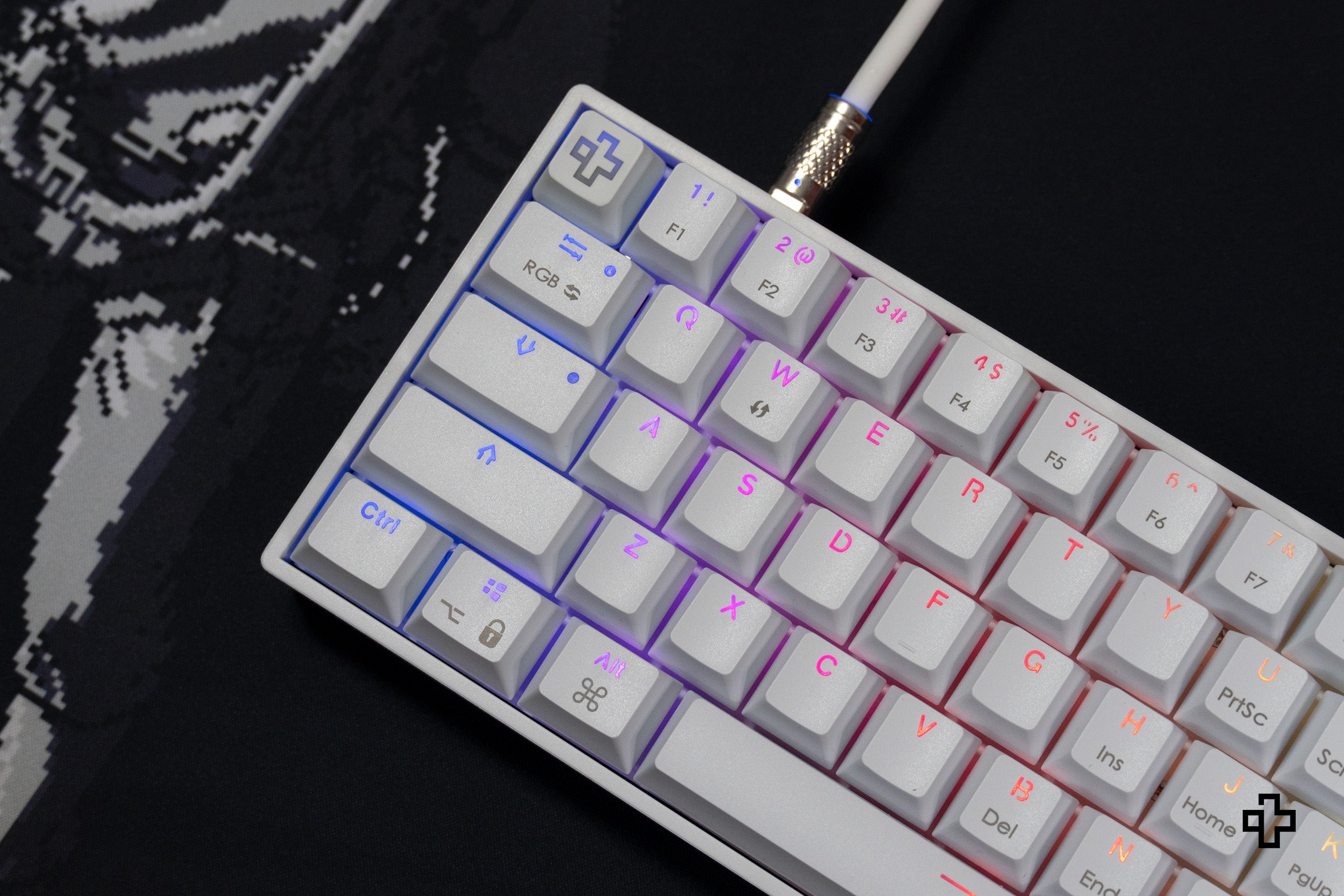 QwertyKey Split Alba Hotswap RGB Tastatura Mecanica Gaming