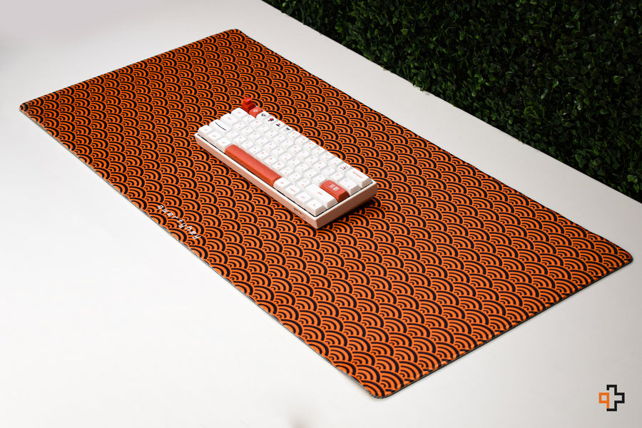 Deskmat Mousepad QwertyKey Orange Waves 4mm margini cusute - QwertyKey