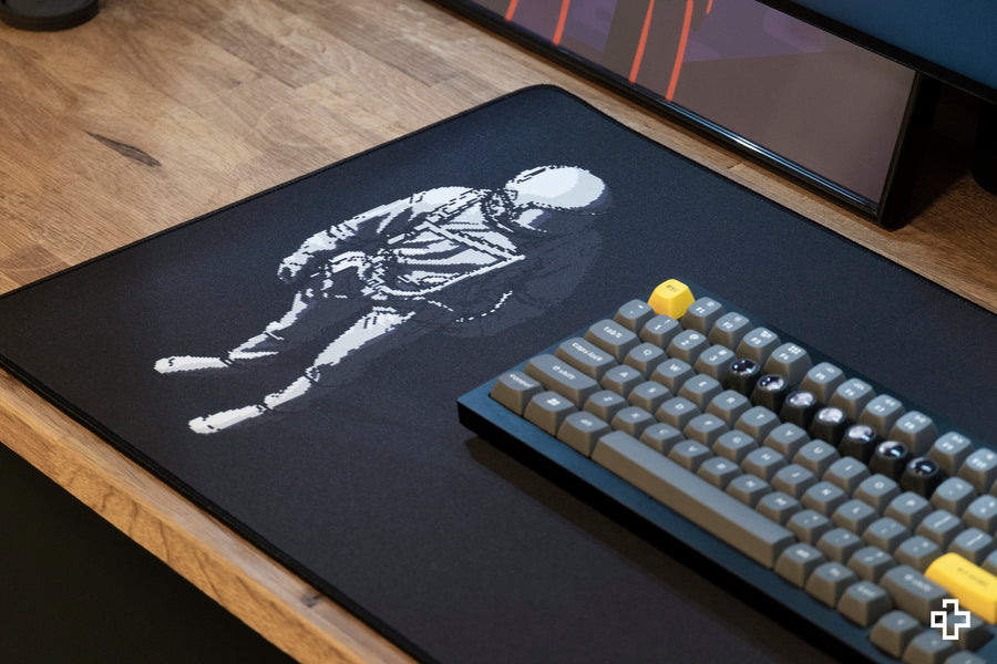 Deskmat Mousepad QwertyKey Astronaut 4mm margini cusute - QwertyKey